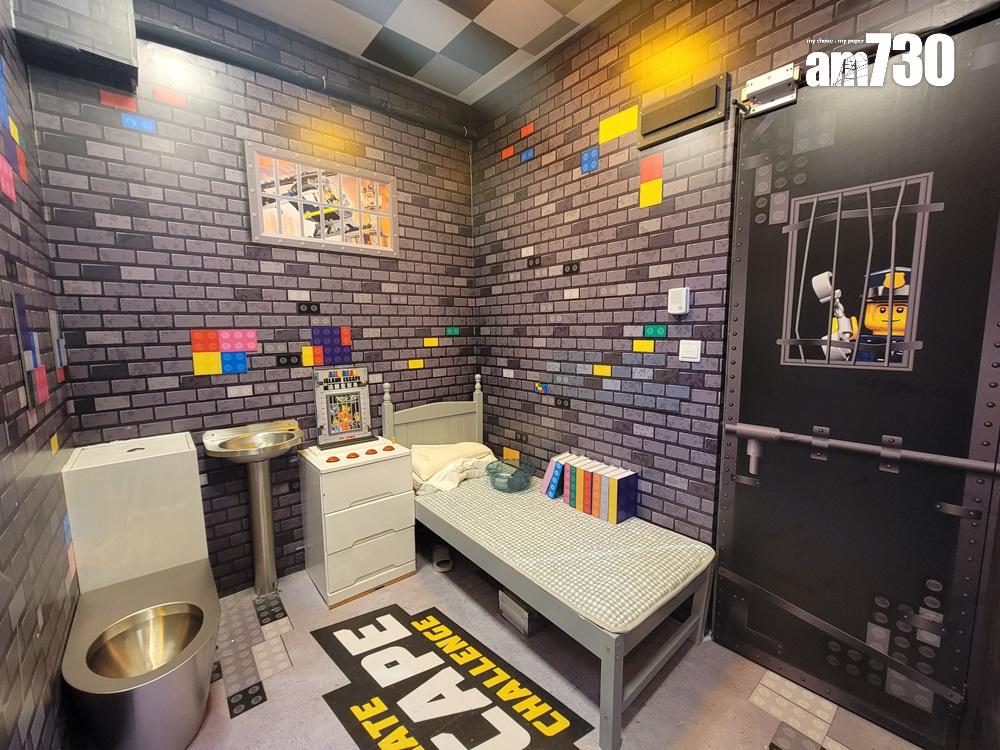 進入LEGO® CITY監獄島的埸景後,小朋友即與LEGO相關的配置關聯起來,逐一解謎室內的謎題。