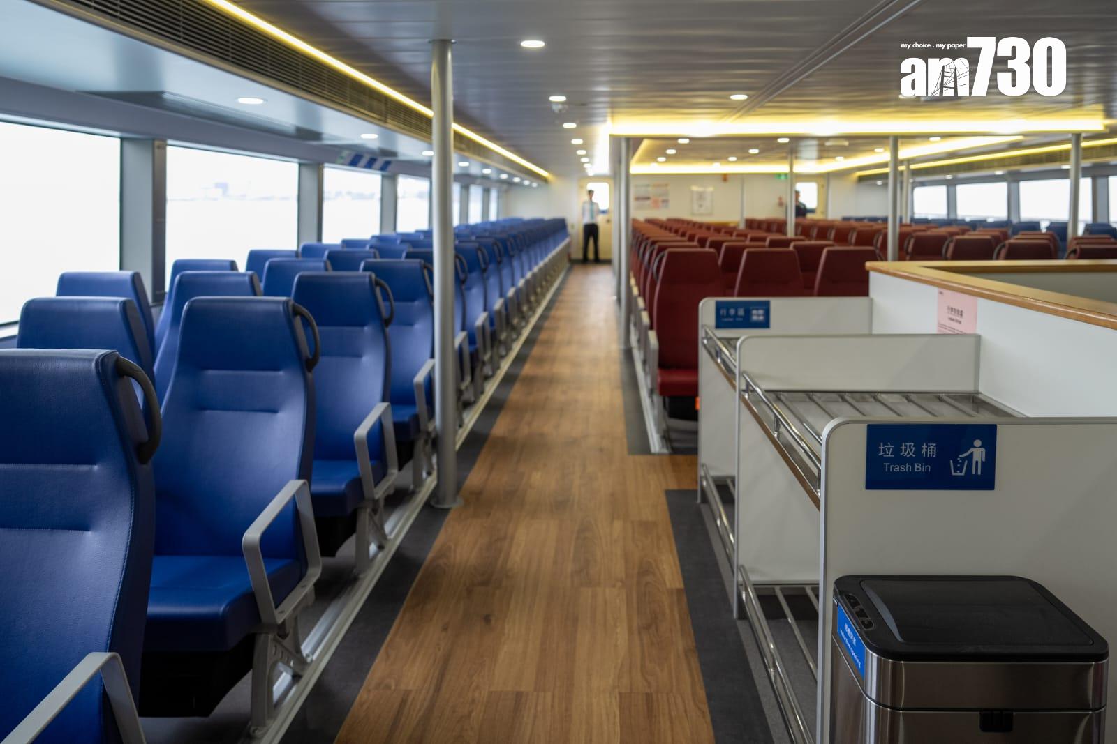 新渡輪旗下兩艘新船均能乘載約500名乘客,同時有母嬰專用座、額外通風設施的寵物區、更多輪椅座位和行李架等人性化設施;「新明珠2」使用碳纖維複合材料,具有耐腐蝕、抗疲勞等優勢。(林靄怡攝)