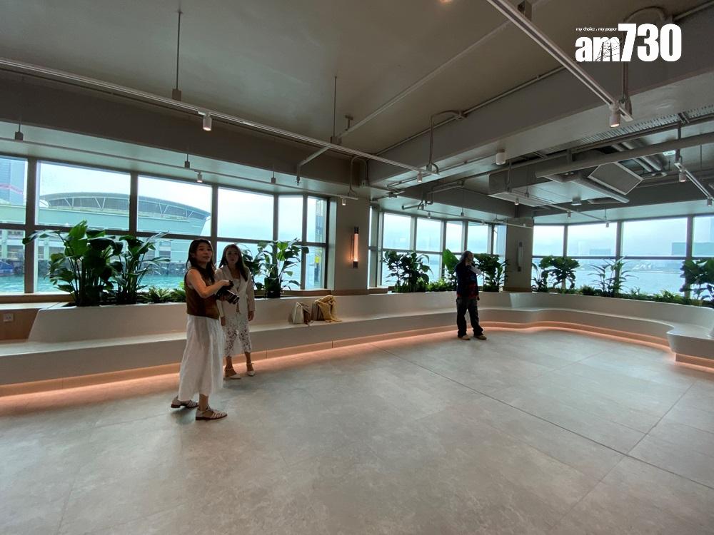 中環三號碼頭說得上是愉景灣的門戶,經翻新的碼頭注入了新元素,增強通風和採光度,營造了寬敞的視覺空間。