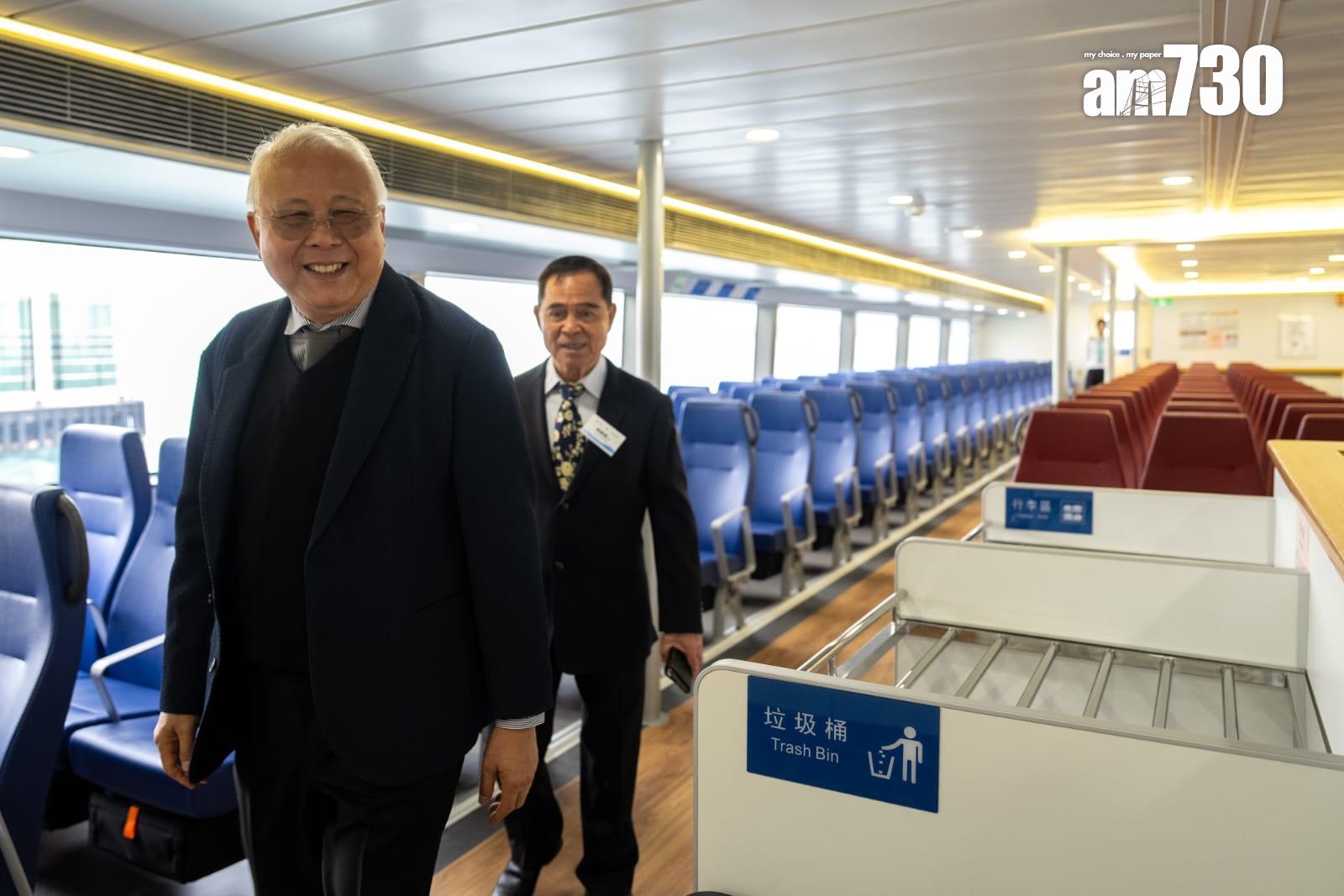 新渡輪旗下兩艘新船均能乘載約500名乘客,同時有母嬰專用座、額外通風設施的寵物區、更多輪椅座位和行李架等人性化設施;「新明珠2」使用碳纖維複合材料,具有耐腐蝕、抗疲勞等優勢。(林靄怡攝)