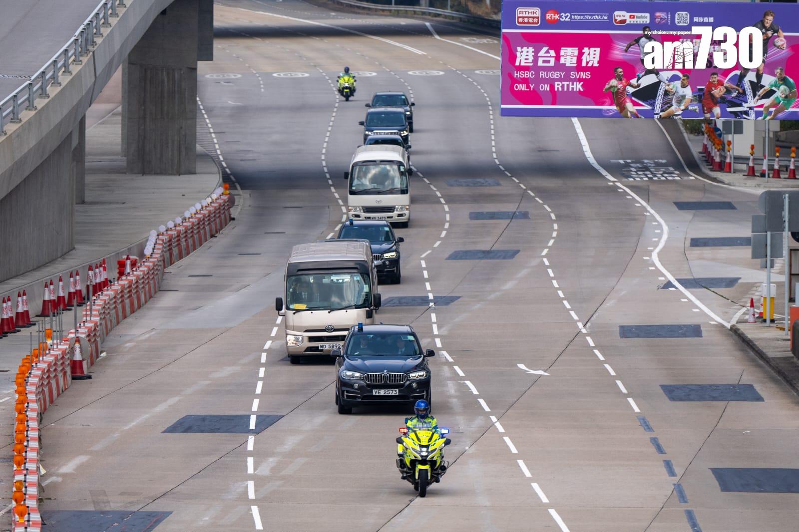 接載夏寶龍的車隊取道西隧往政府總部。(林靄怡攝)