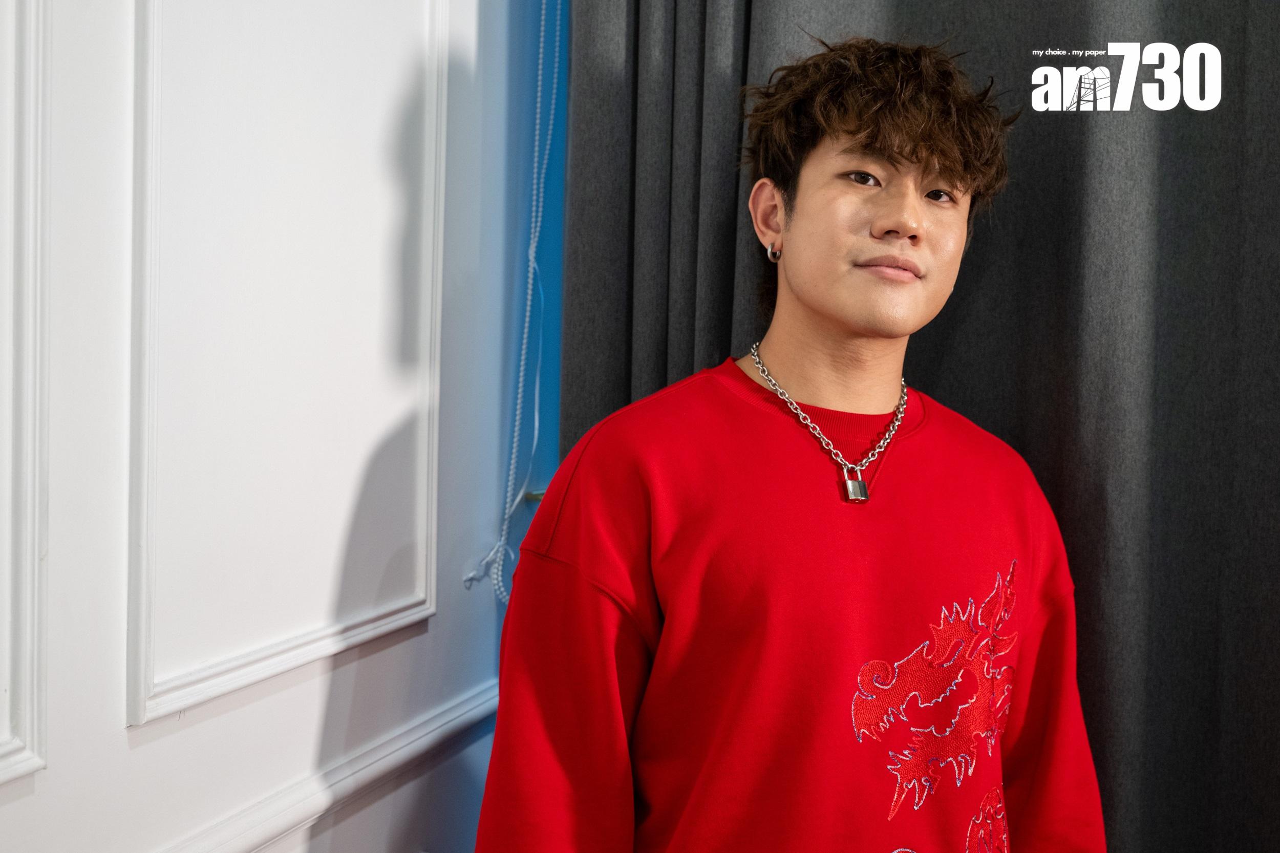 亨仔自爆被親友集郵的搞笑經歷。(陳奕釗攝)