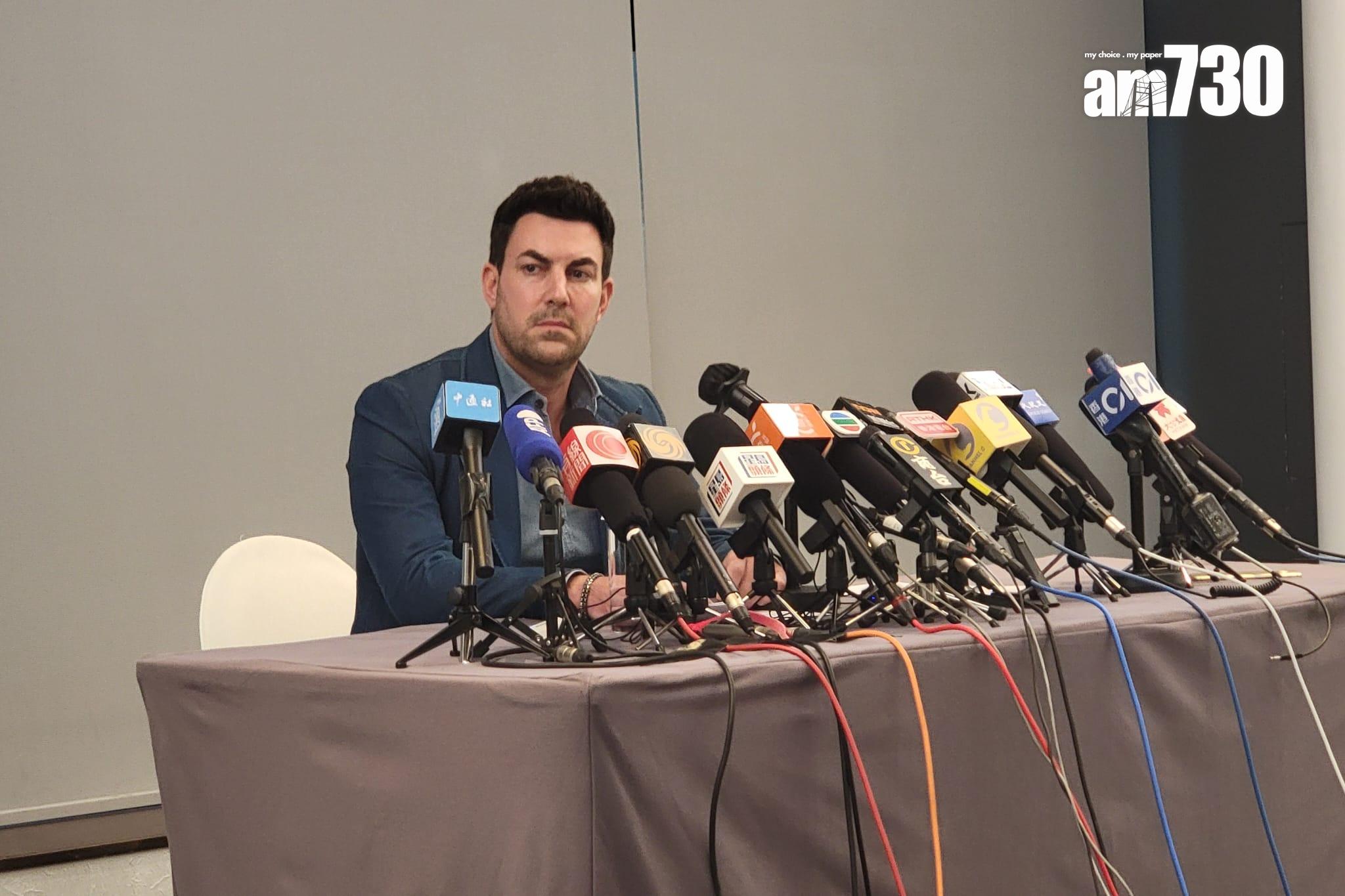 主辦方Tatler Asia主席兼行政總裁Michel Lamunière在銅鑼灣柏寧酒店召開傳媒簡報會交代美斯缺陣風波。(林俊源攝)