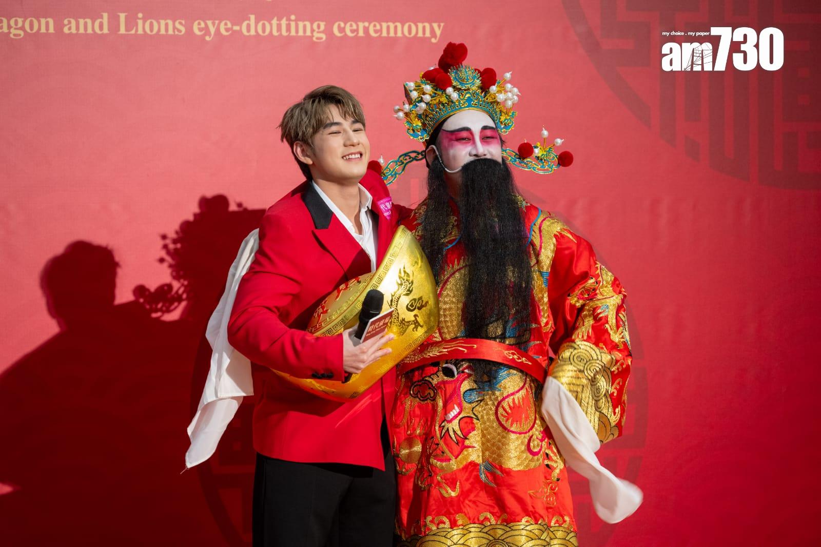 Jeffrey魏浚笙今日現身銅鑼灣時代廣場,主持金龍醒獅點睛儀式。(陳奕釗攝)