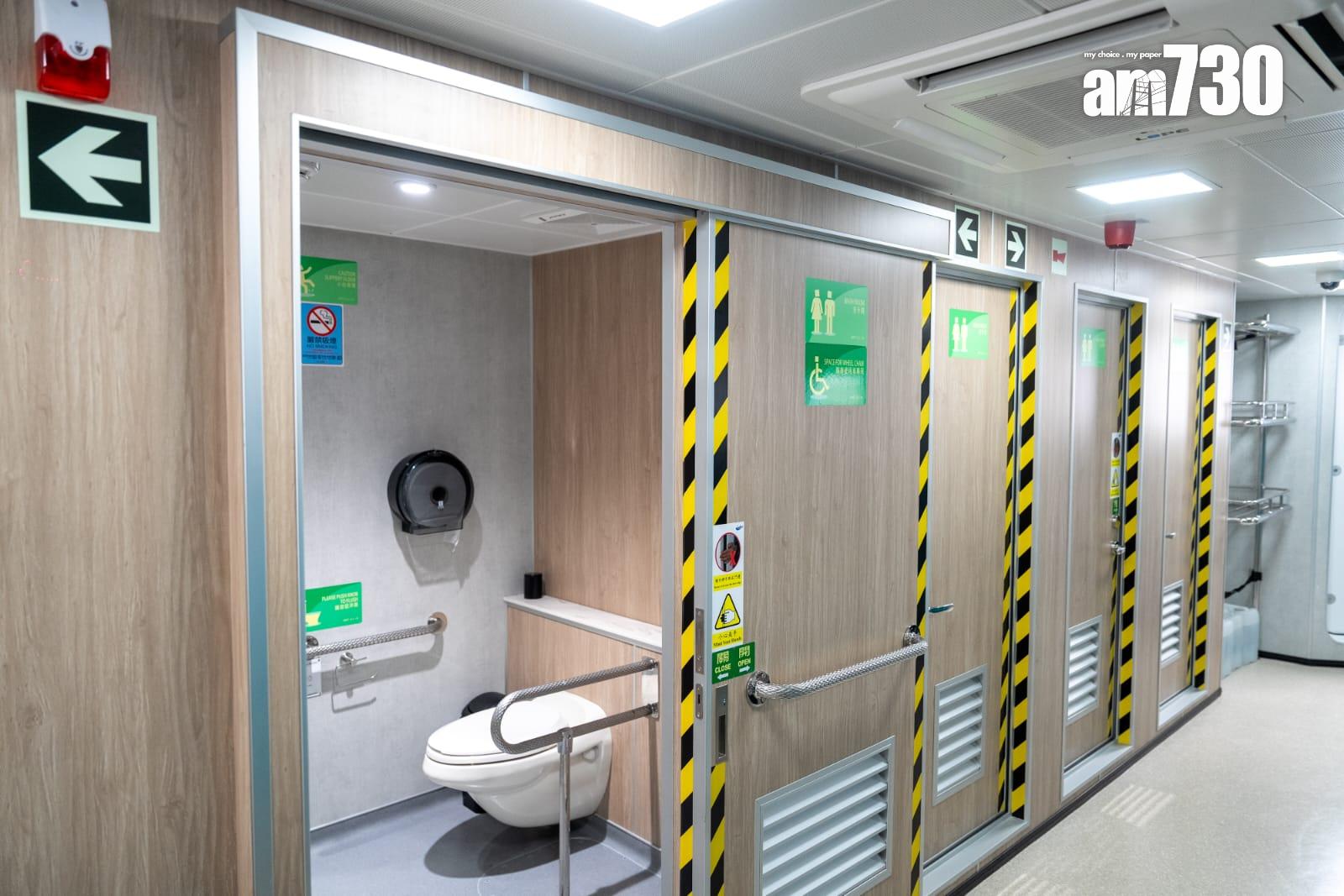 港九小輪的新船「港九1」乘載約450名乘客,船隻有與飛機差不多的海上緊急逃生系統。(林靄怡攝)