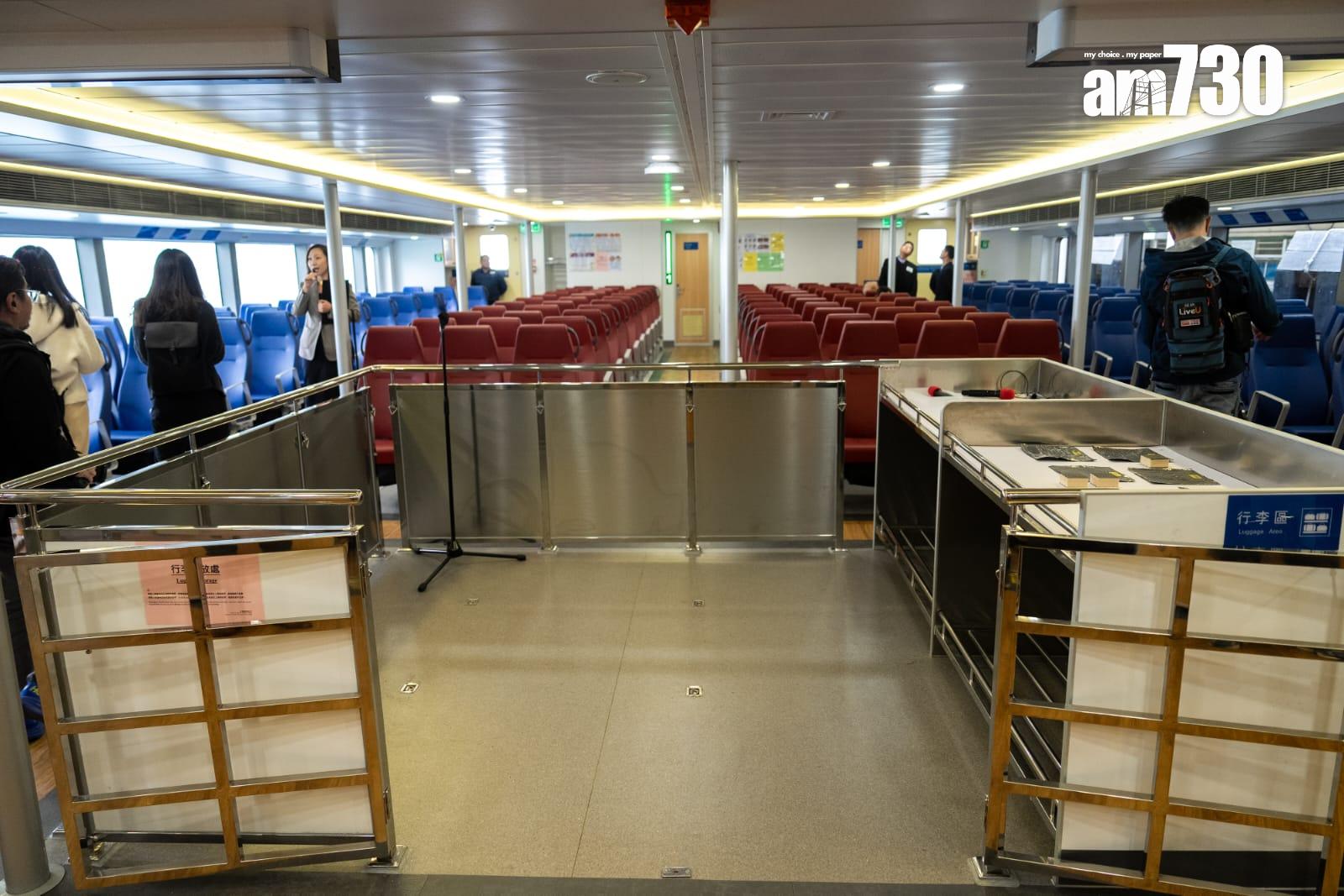 新渡輪旗下兩艘新船均能乘載約500名乘客,同時有母嬰專用座、額外通風設施的寵物區、更多輪椅座位和行李架等人性化設施;「新明珠2」使用碳纖維複合材料,具有耐腐蝕、抗疲勞等優勢。(林靄怡攝)