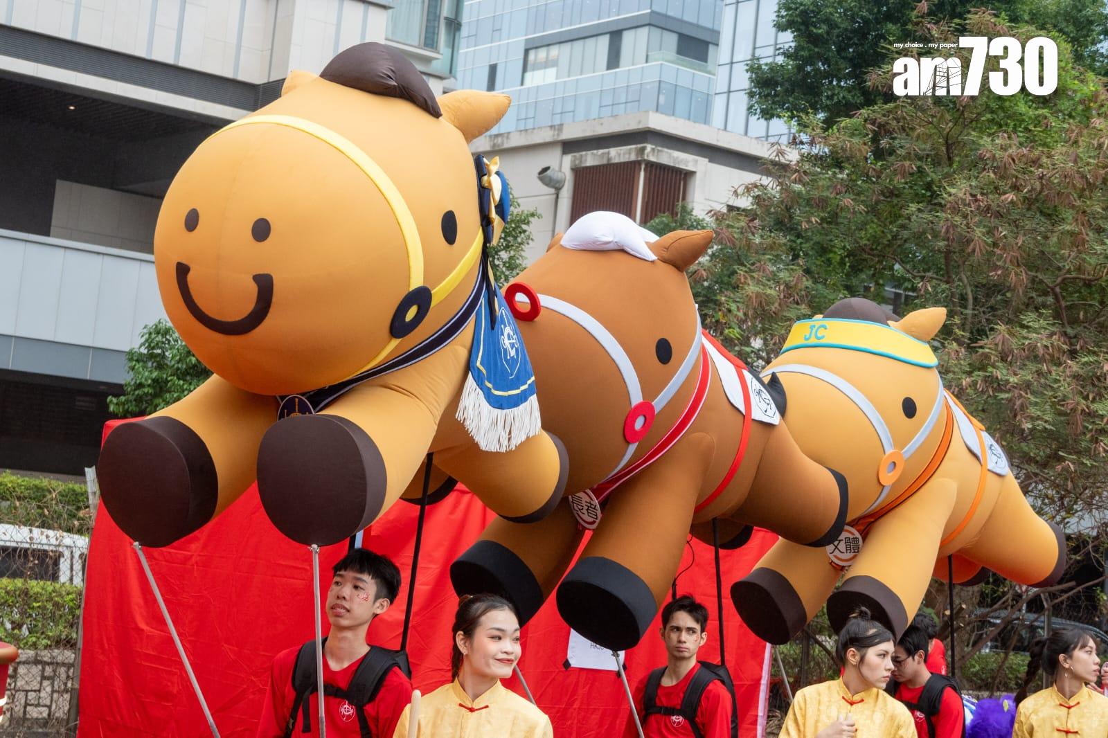 農曆新年2024|旅發局年初一晚在尖沙咀舉行花車巡遊 9輛花車及29支表演隊伍參與(陳奕釗攝)