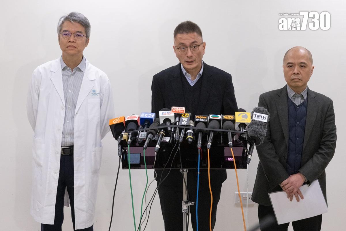 張復熾(中)認為,今次醫療事故要定性為一宗醫療風險警示事件。(蘇文傑攝)