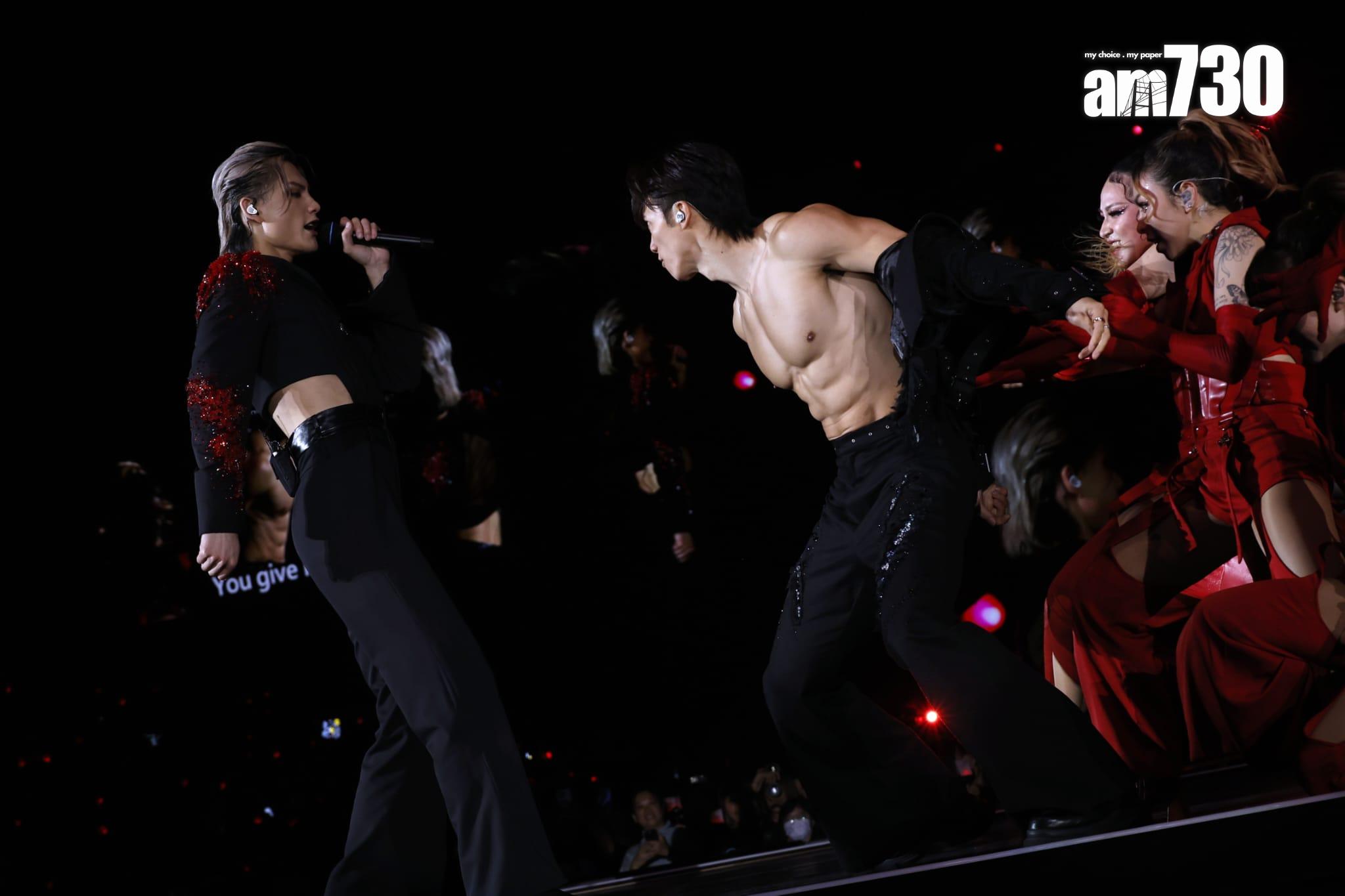 Stanley在MIRROR尾場演唱會真除衫,半裸上身引來全場尖叫。(林俊源攝)