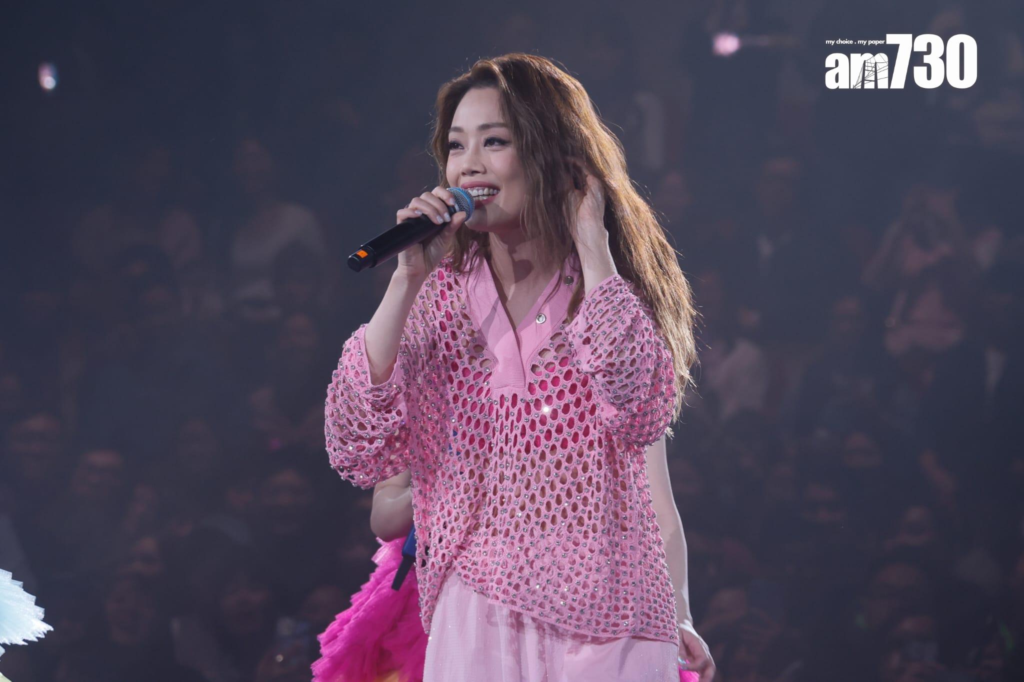 《TWINS SPIRIT SINCE 2001 LIVE IN HONG KONG》紅館演唱會尾場,容祖兒擔任特別嘉賓。(蘇文傑攝)