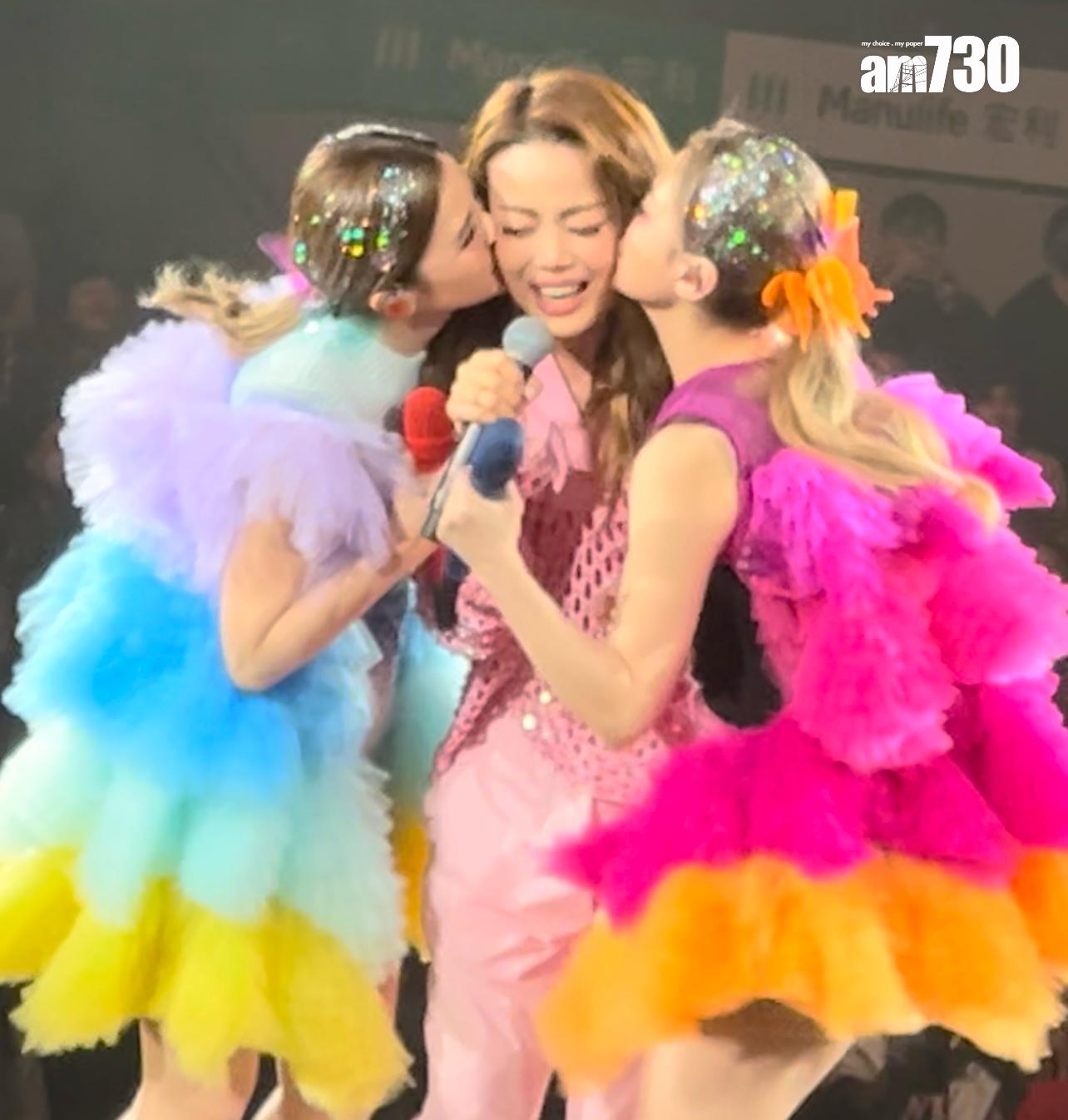 容祖兒擔任演唱會特別嘉賓,遭阿Sa與阿嬌偷襲強吻。