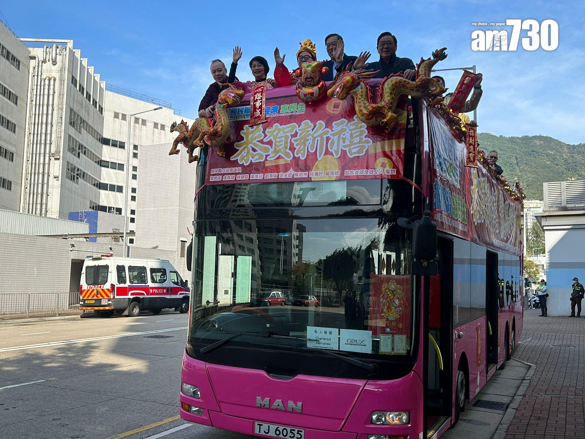 Ray Online|經民聯花車在多區巡遊團拜,陸瀚民生仔會獲黨內「貼多」4萬元。(陳芷晴攝)