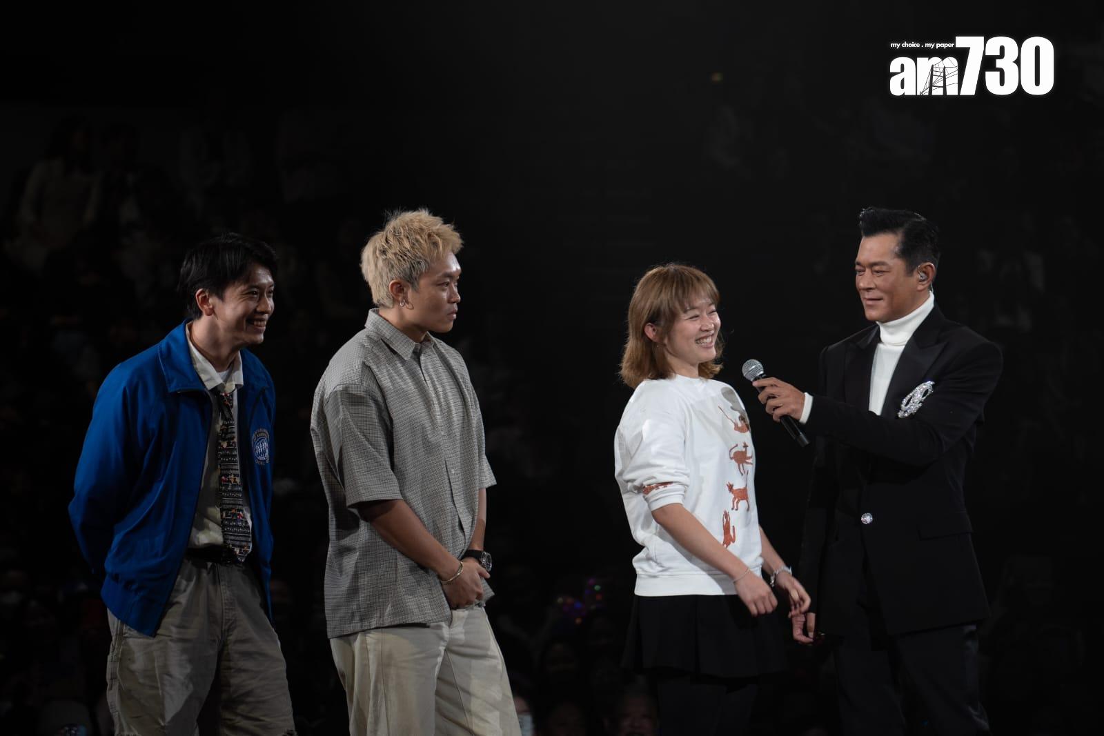 古天樂即興胡子彤、Locker和陳明憙上台合唱。(林譪怡攝)