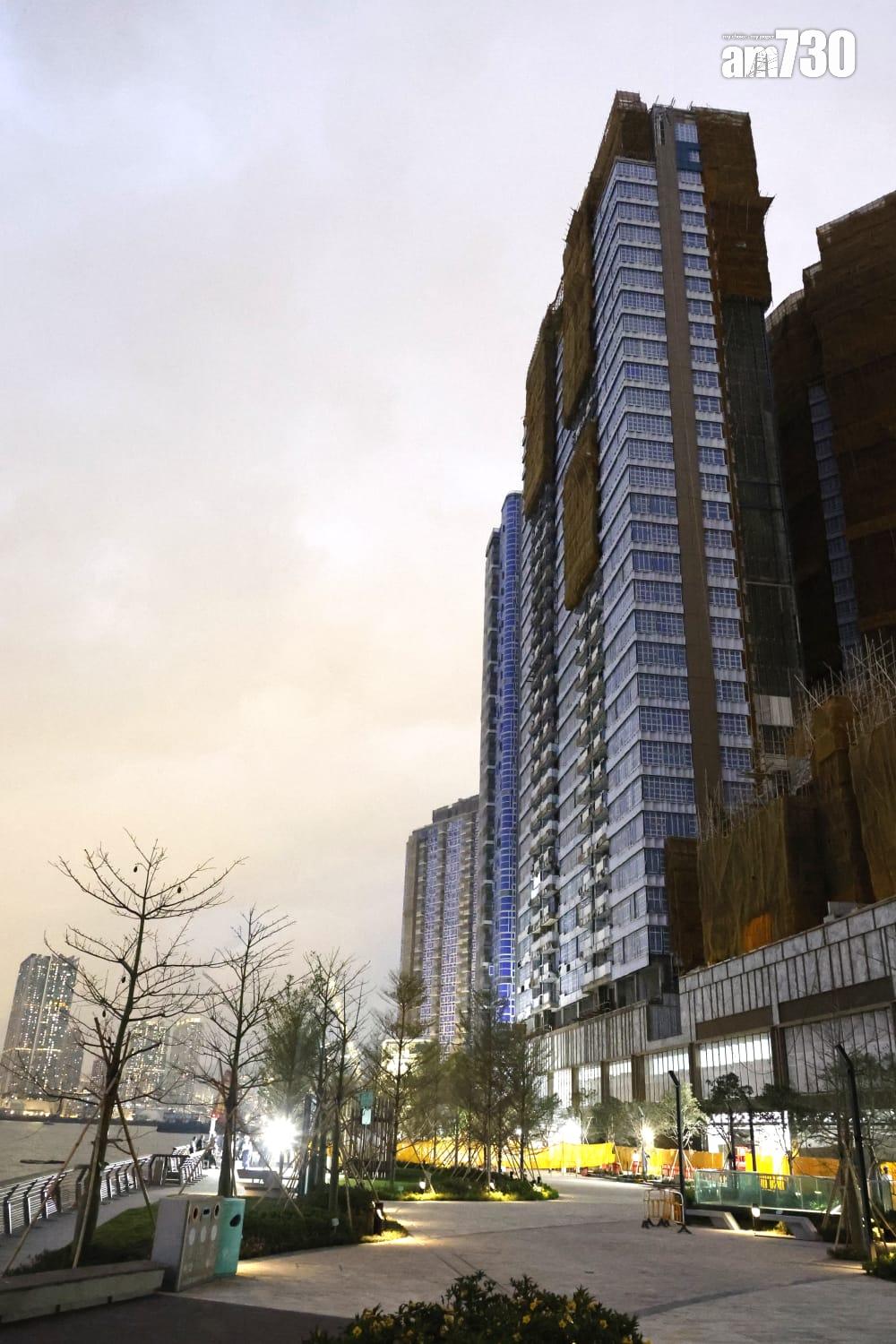 啟德澐璟地盤大型棚架20多層高墮下,兩名女工人不治。(林俊源攝)