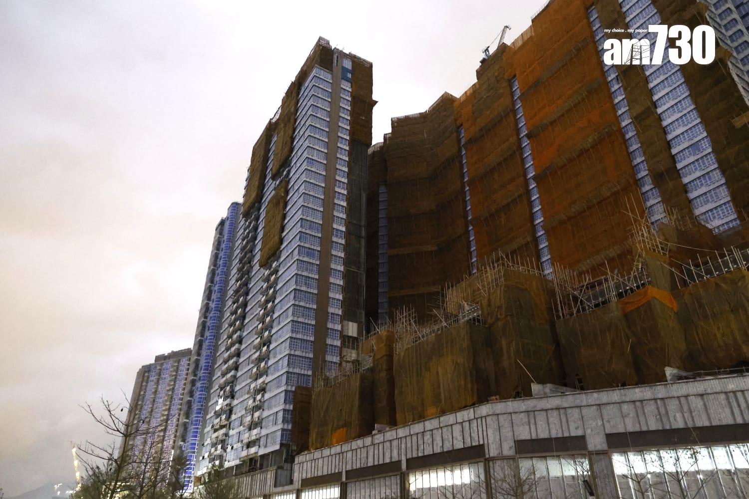 啟德澐璟地盤大型棚架20多層高墮下,兩名女工人不治。(林俊源攝)