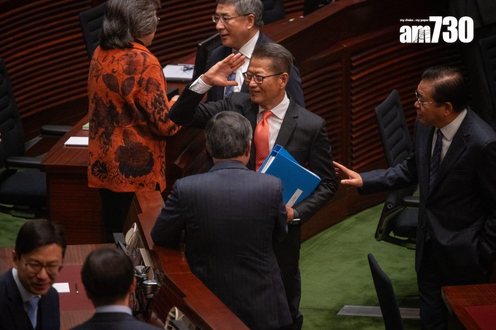 財政預算案2024|官員議員襯色 指以晨曦色彩迎接預算案|Ray Online(陳奕釗攝)