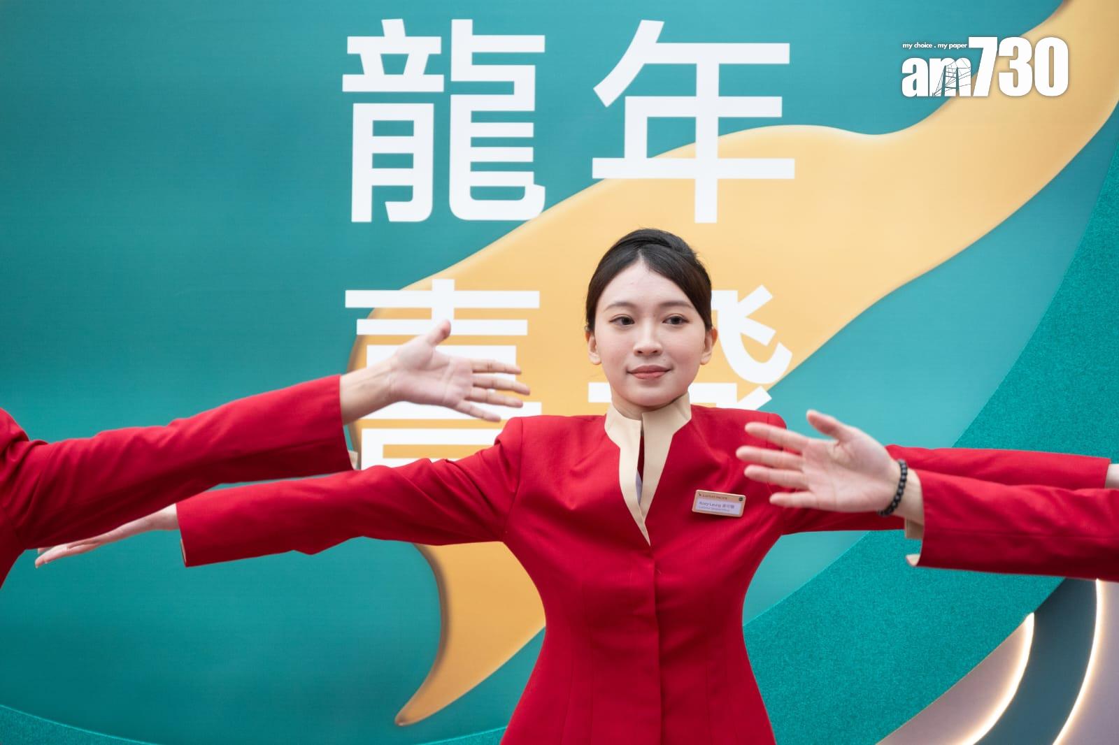 農曆新年2024|旅發局年初一晚在尖沙咀舉行花車巡遊 9輛花車及29支表演隊伍參與(陳奕釗攝)