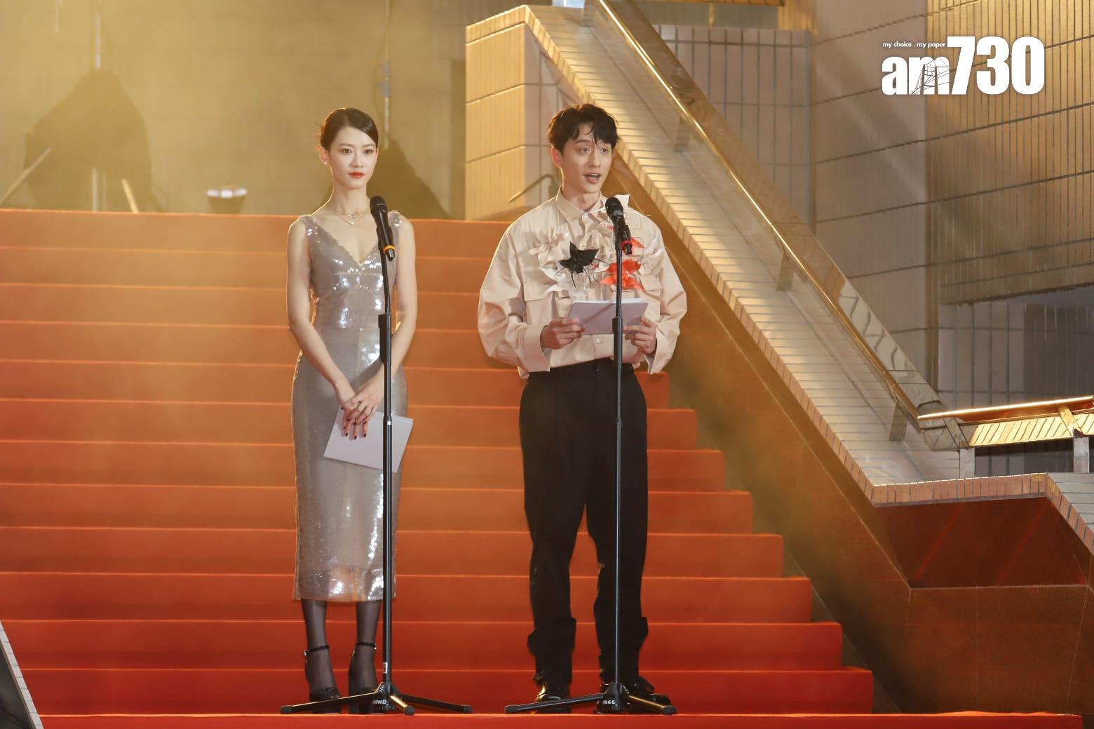 劉俊謙與廖子妤負責公布幾個大獎之入圍名單。 (羅錦鴻攝)