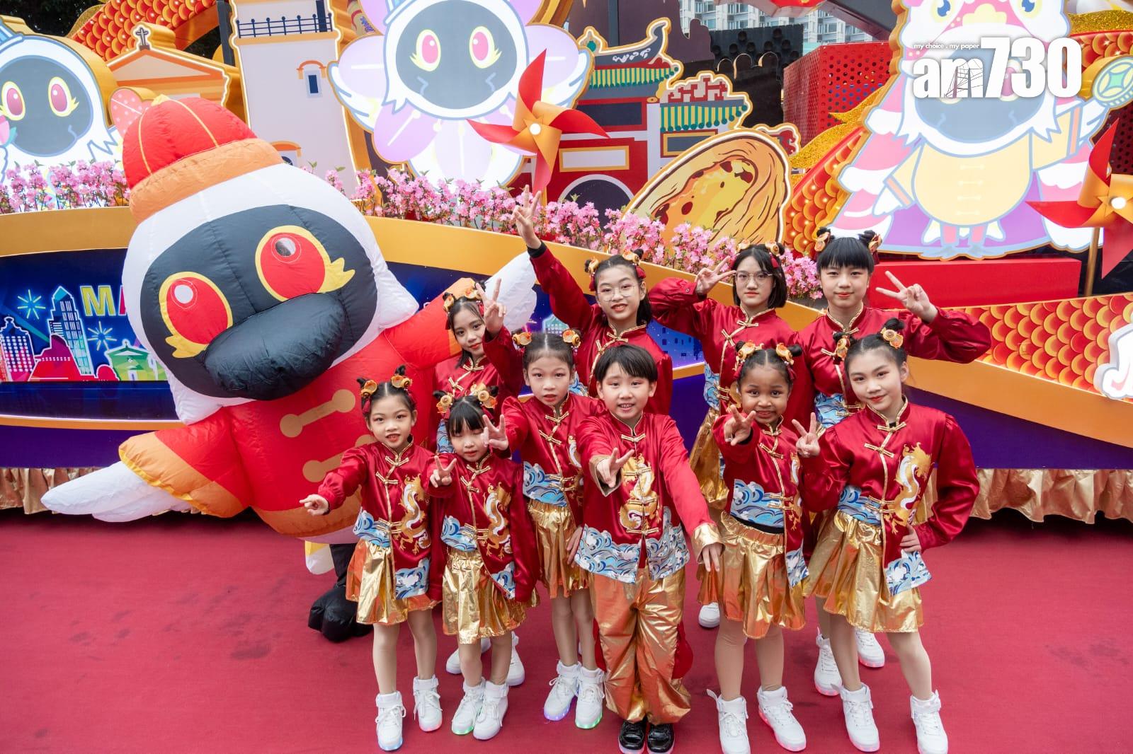 農曆新年2024|旅發局年初一晚在尖沙咀舉行花車巡遊 9輛花車及29支表演隊伍參與(陳奕釗攝)