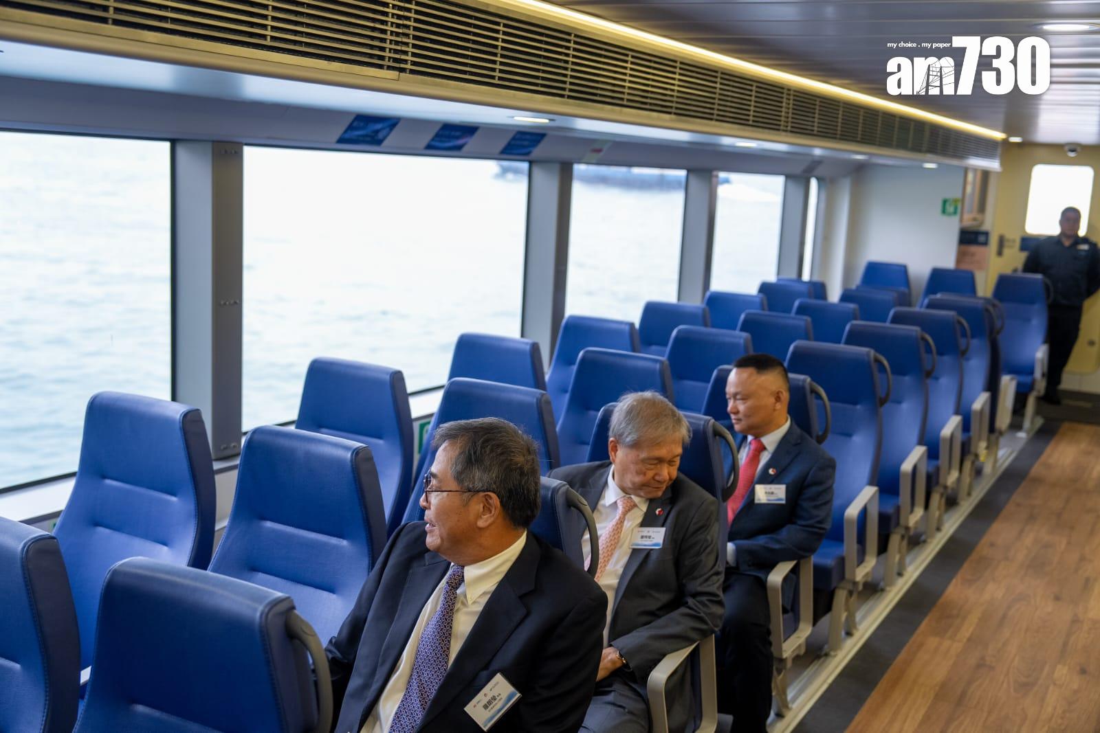 新渡輪旗下兩艘新船均能乘載約500名乘客,同時有母嬰專用座、額外通風設施的寵物區、更多輪椅座位和行李架等人性化設施;「新明珠2」使用碳纖維複合材料,具有耐腐蝕、抗疲勞等優勢。(林靄怡攝)