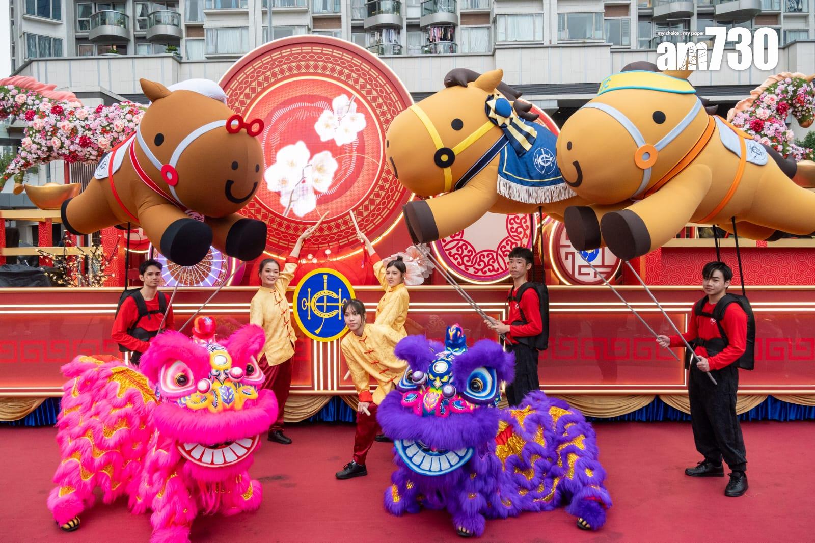 農曆新年2024|旅發局年初一晚在尖沙咀舉行花車巡遊 9輛花車及29支表演隊伍參與(陳奕釗攝)