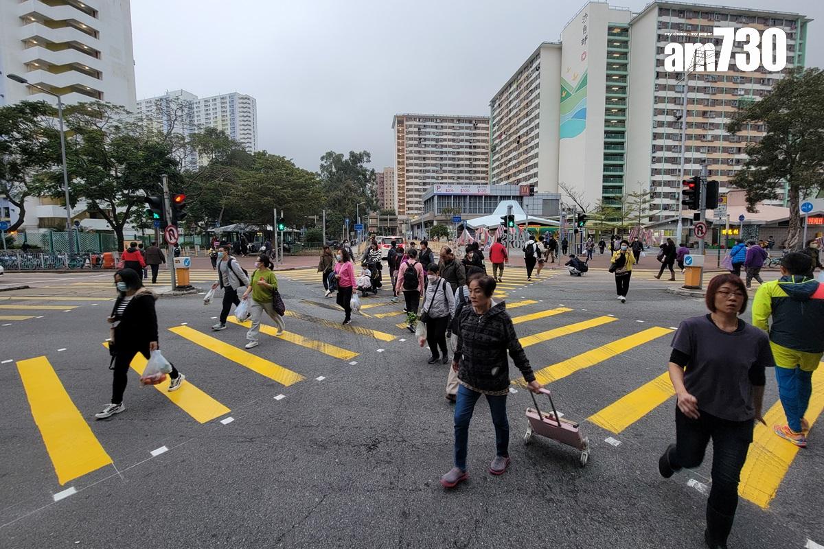 沙角街與逸泰街的「對角行人過路處」現正試用。(資料圖片/鍾式明攝)