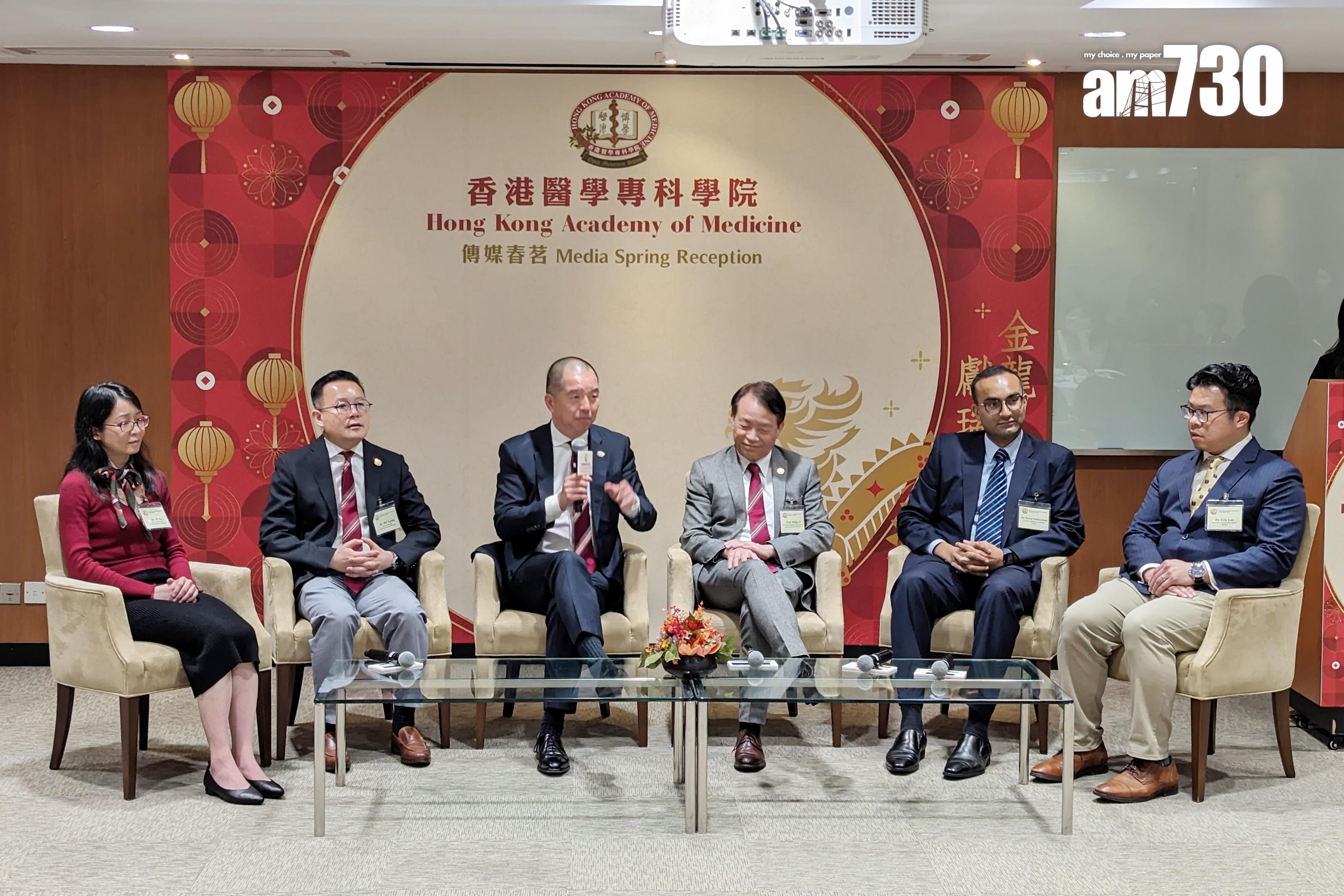 李錦滔期望能力為本的新評核模式可作為長期評估準則;左三為梁嘉傑。(羅庸軒攝)