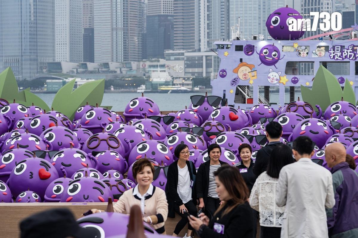 警方一連7日在西九文化區舉行「提子親子嘉年華」。(中新社)