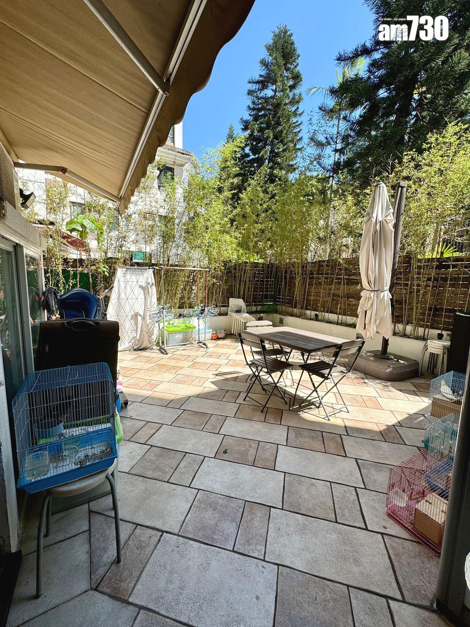 花園被不少樹林植物包圍,感覺舒適清幽。