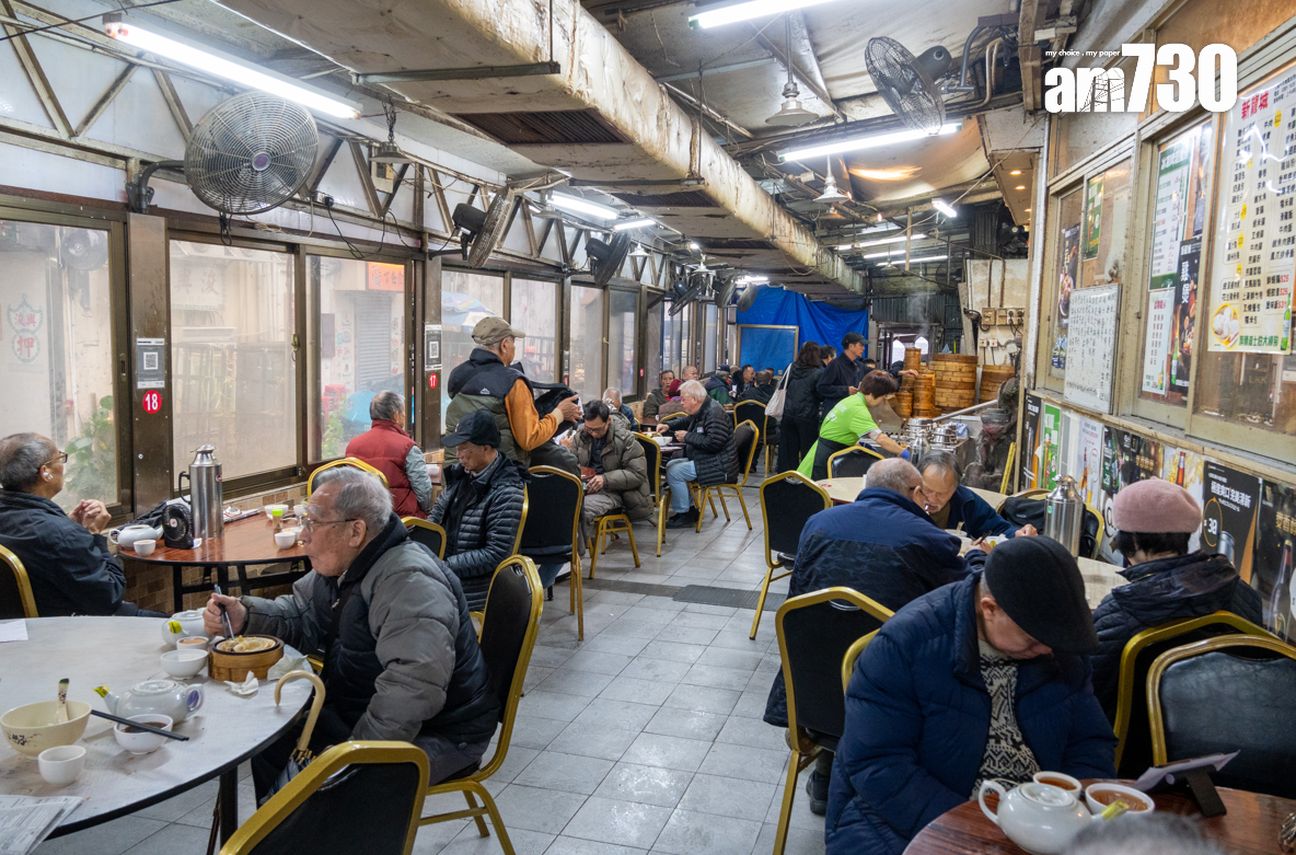 張生笑言新龍城亦叫「耆英會」,是屬於上一輩飲杯茶食個包的浪漫。攝:陳奕釗