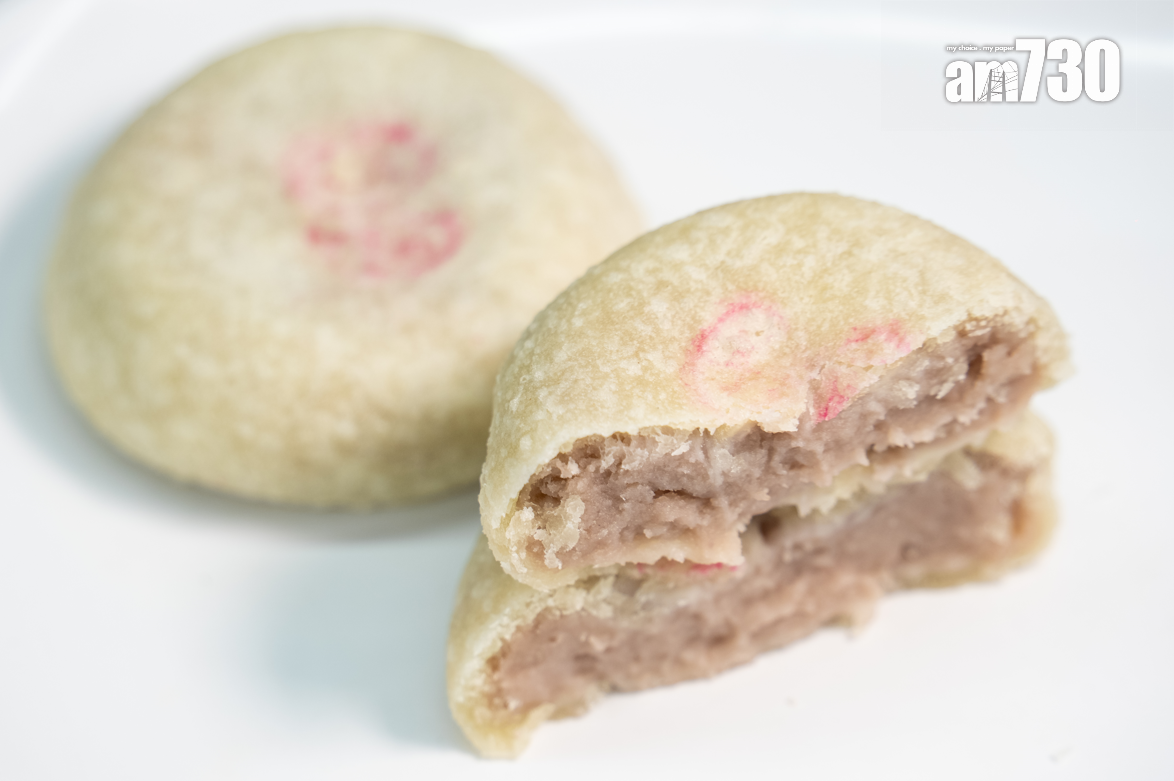 白皮芋泥酥餅連水一起油炸,令表面成水泡,鬆化而不膩。 攝:林靄怡