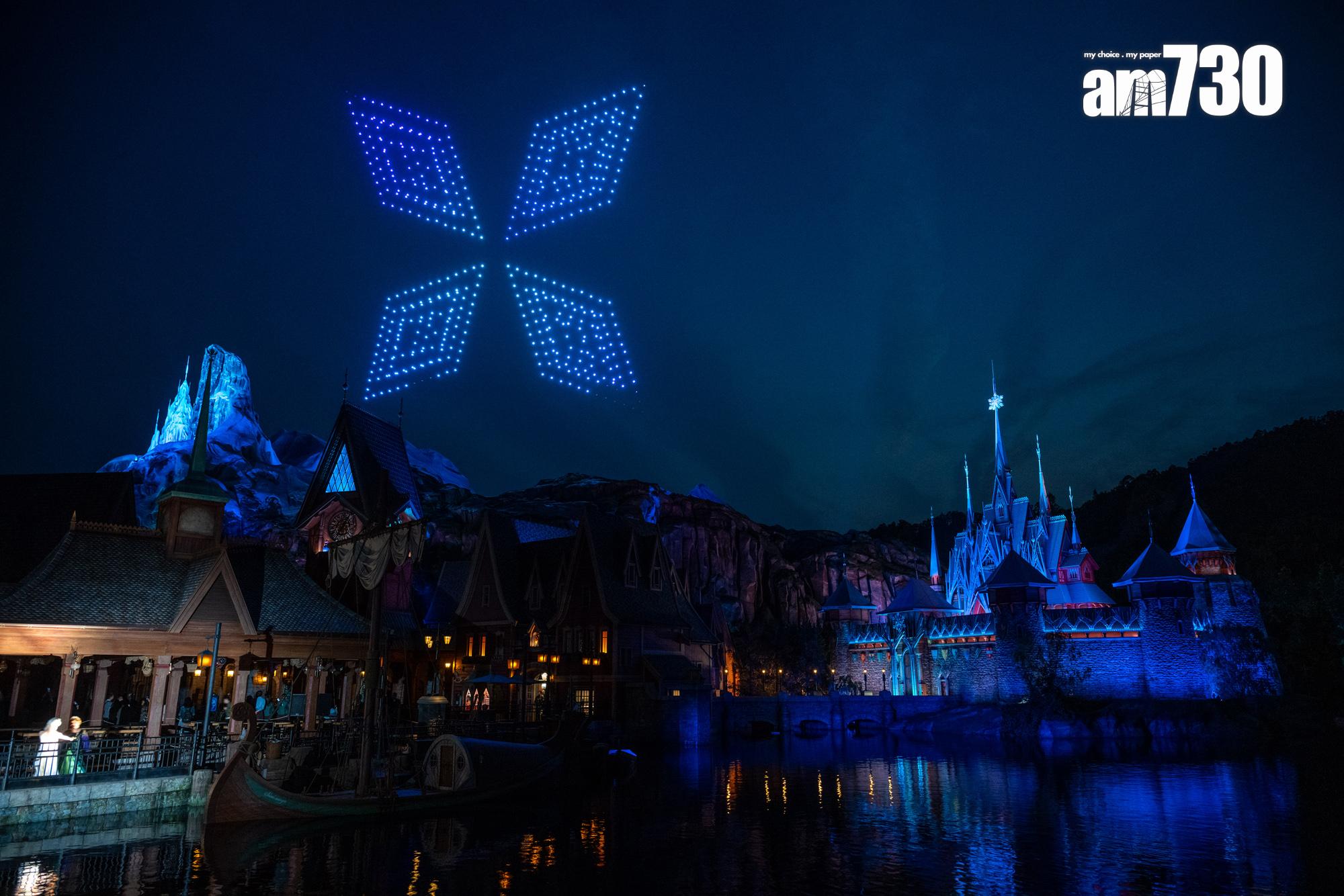 繼《魔雪奇緣》園區開幕典禮後,無人機燈光匯演再次上演。(陳奕釗攝)