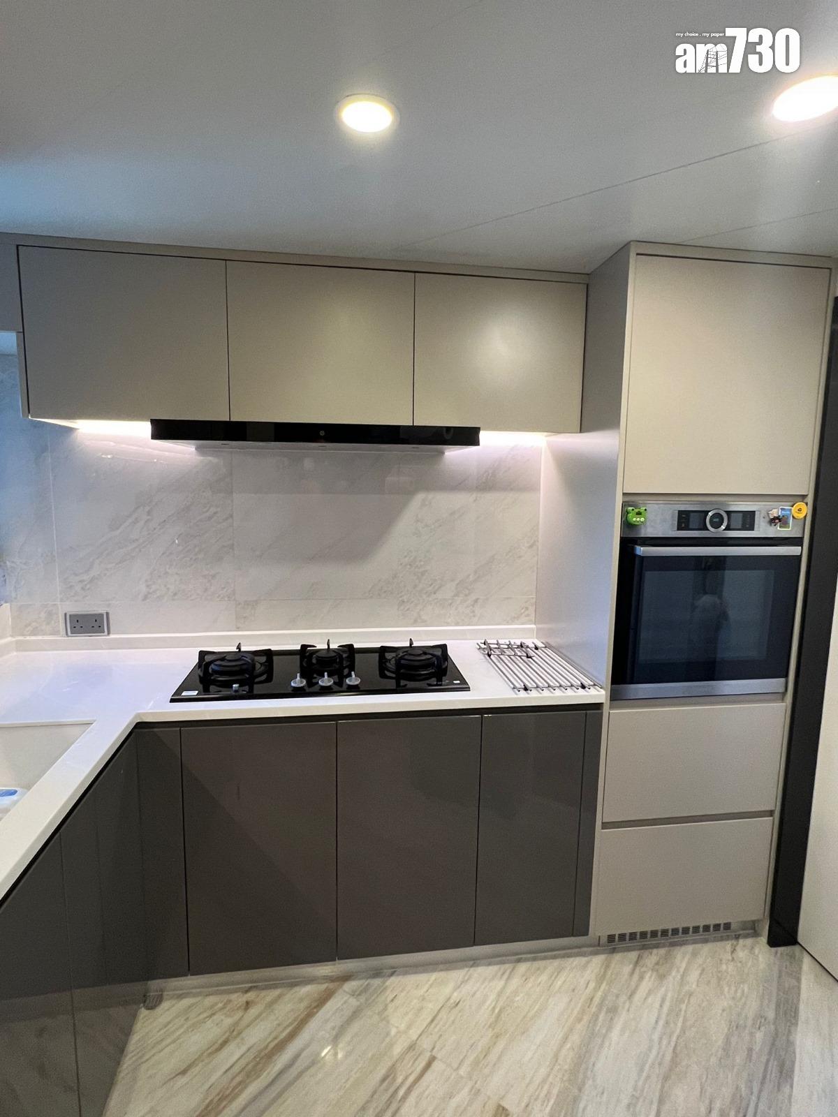 藍灣半島中層全海景戶1468萬「明賺實蝕」沽 代理:附2球品味裝修(多圖)|二手樓成交明賺實蝕