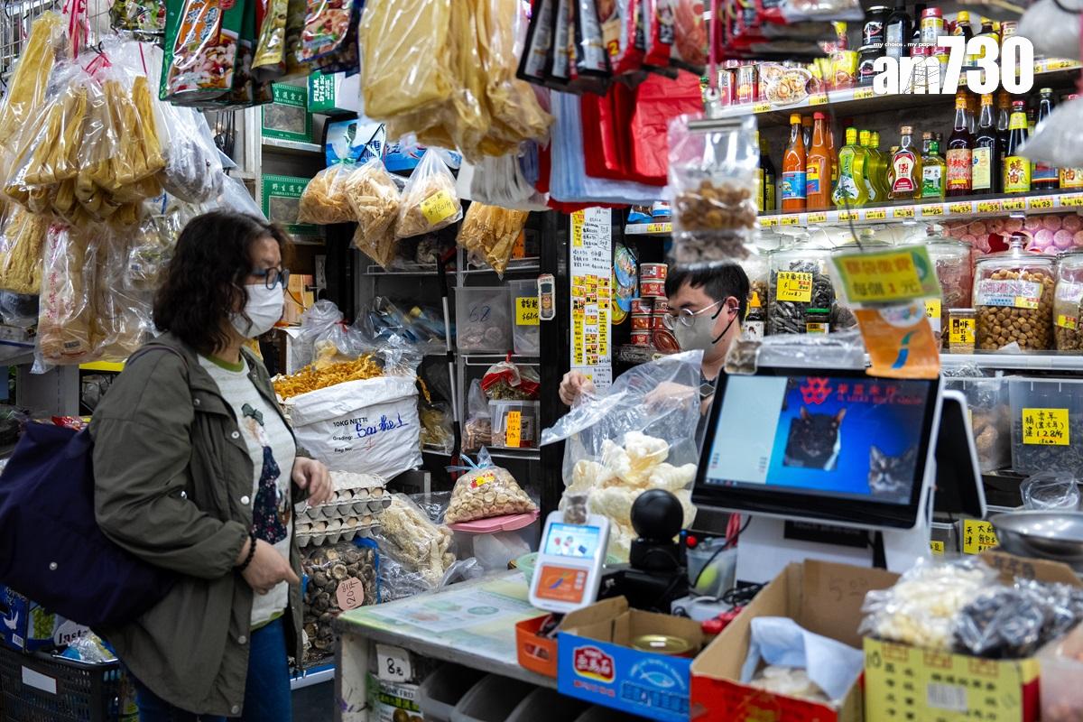 吳漢彬表示,華富邨街市現變得十分冷清、商戶生意急挫。(林靄怡攝)