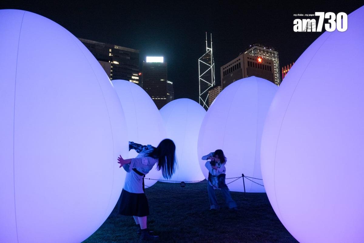 200隻ovoid(發光蛋)每晚6時半至11時會亮燈。(陳奕釗攝)