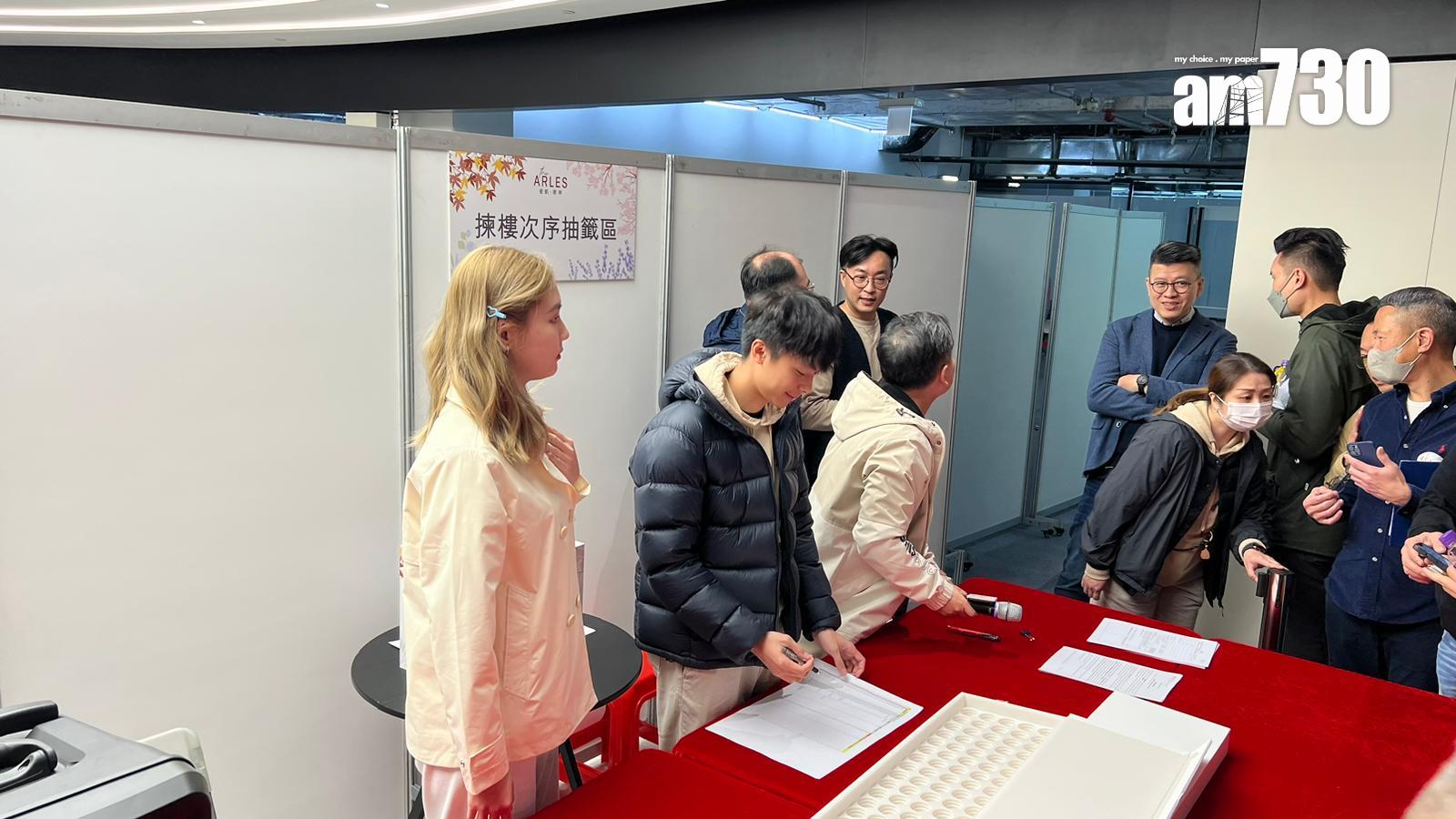 星凱.堤岸單日沽73伙 大手客擲逾3300萬掃4伙兩房|新盤成交