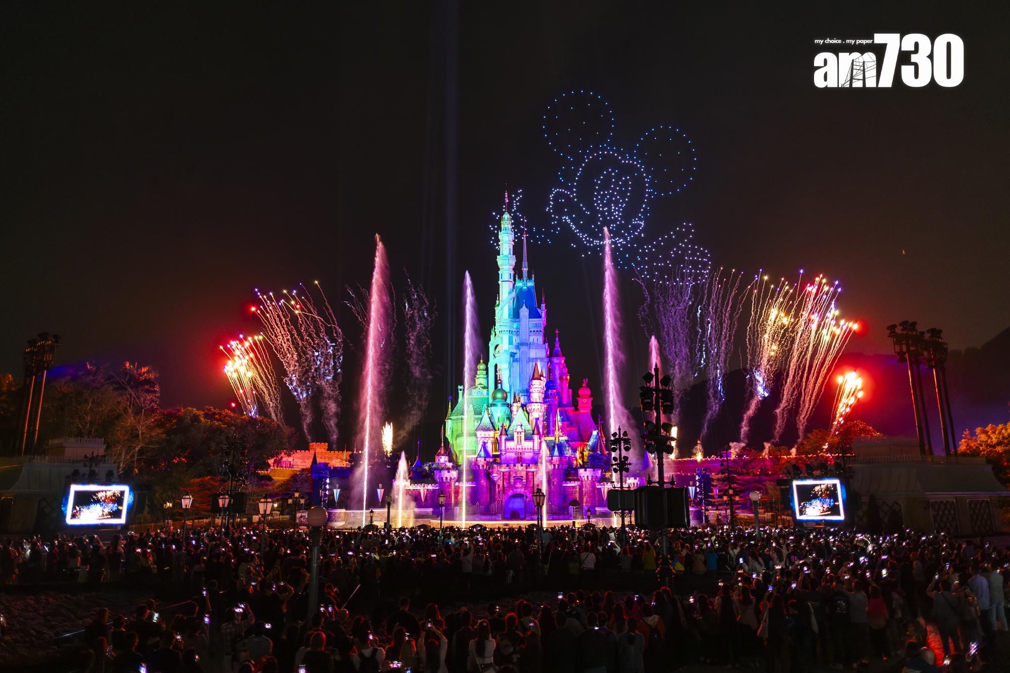 特別為首屆「服務周年答謝慶典」而設的無人機及煙火匯演。