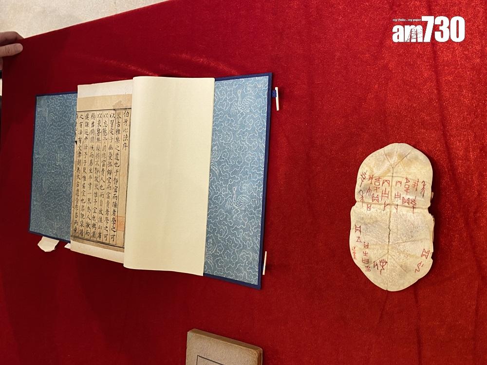 香港大學饒宗頤學術館成立於2003年,是饒教授藏書寫畫、研究學藝與國際學者交流溝通的重鎮,更是全球漢學研究交流中心之一。這些都是館內整理、保存饒教授捐贈及少有曝光的書畫。