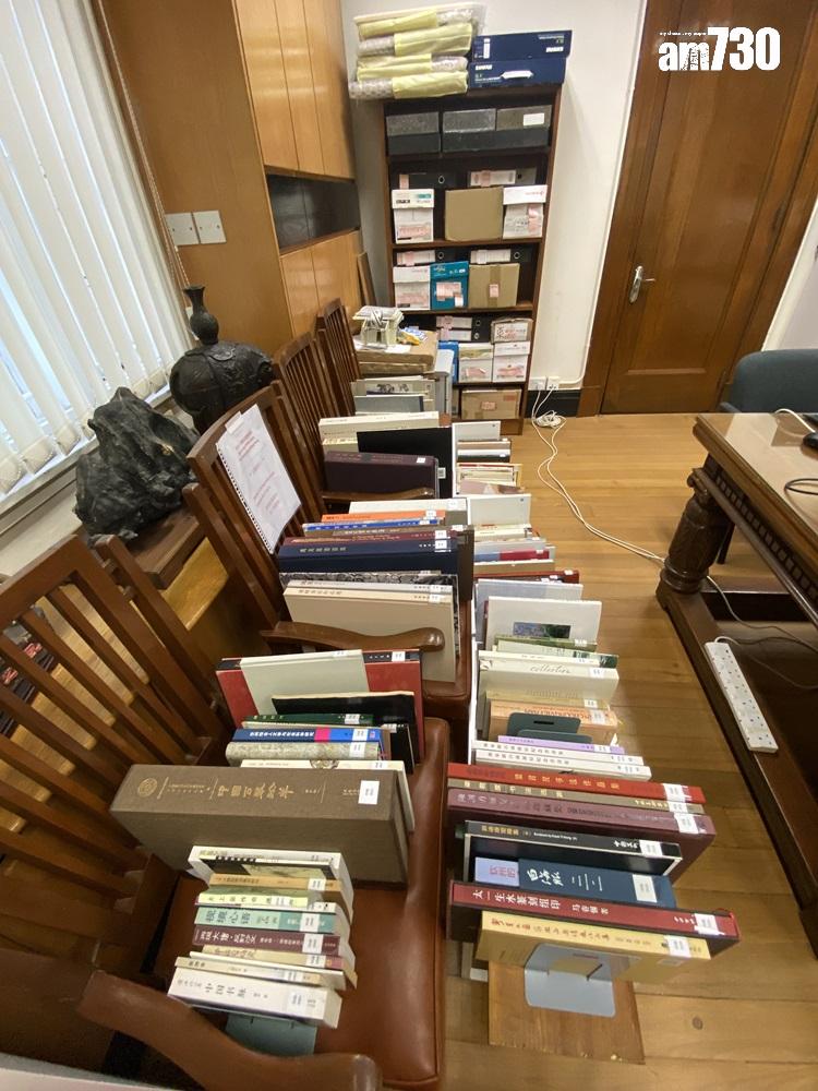 香港大學饒宗頤學術館成立於2003年,是饒教授藏書寫畫、研究學藝與國際學者交流溝通的重鎮,更是全球漢學研究交流中心之一。這些都是館內整理、保存饒教授捐贈及少有曝光的書畫。