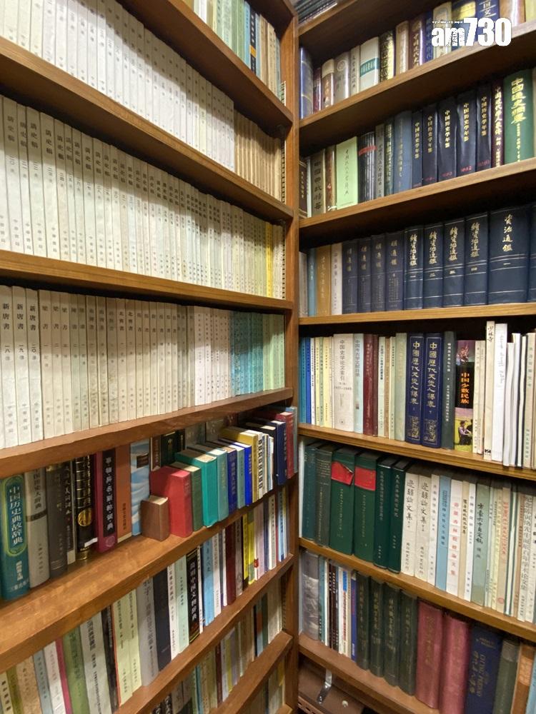 香港大學饒宗頤學術館成立於2003年,是饒教授藏書寫畫、研究學藝與國際學者交流溝通的重鎮,更是全球漢學研究交流中心之一。這些都是館內整理、保存饒教授捐贈及少有曝光的書畫。