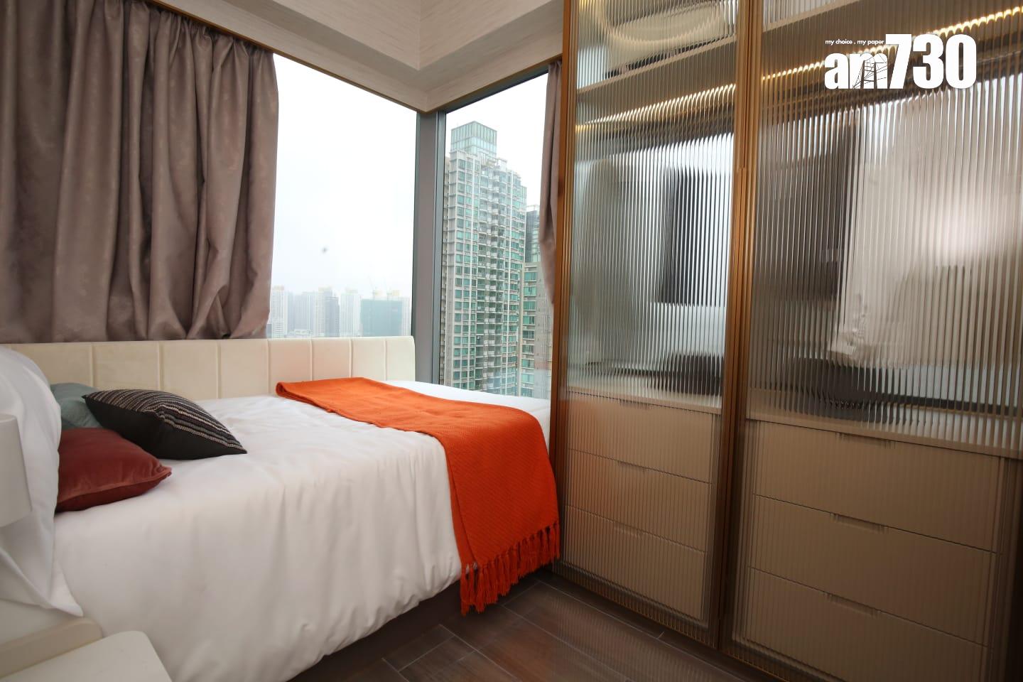 睡房擁L型大窗,透光度高。(董立華攝)