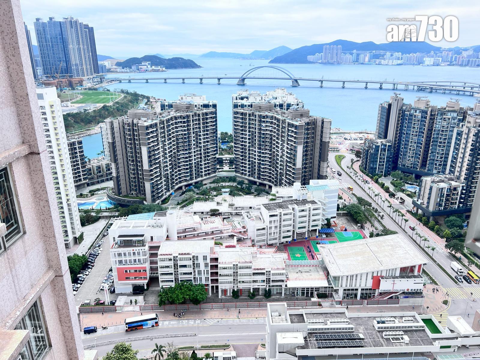 單位位於高層,可俯望附近學校、球場及泳池等景觀。(代理提供)