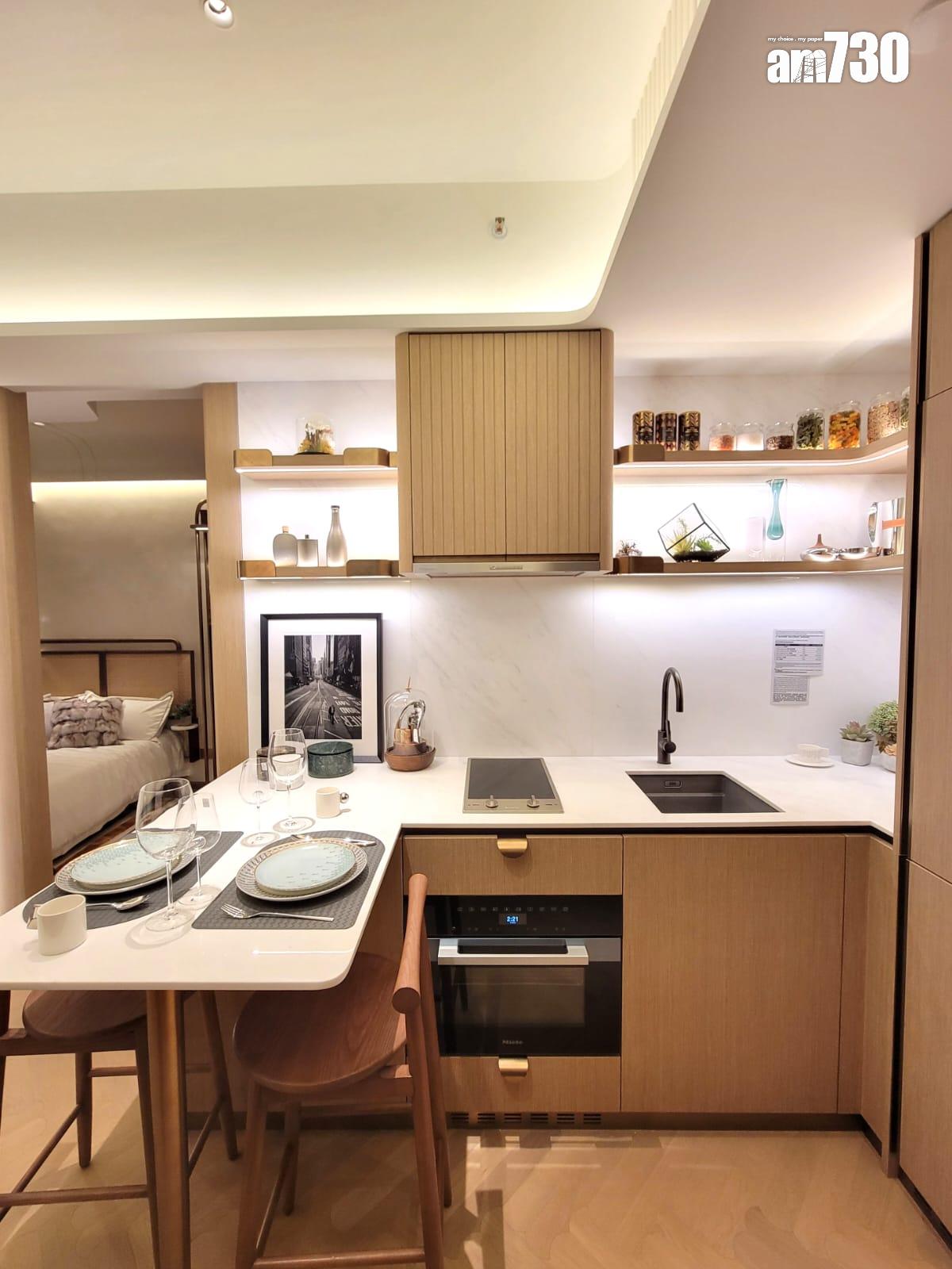 泰峯示範單位|468呎兩房有得睇!開放式廚房巧妙設計 實用與美感兼備(多圖有片)