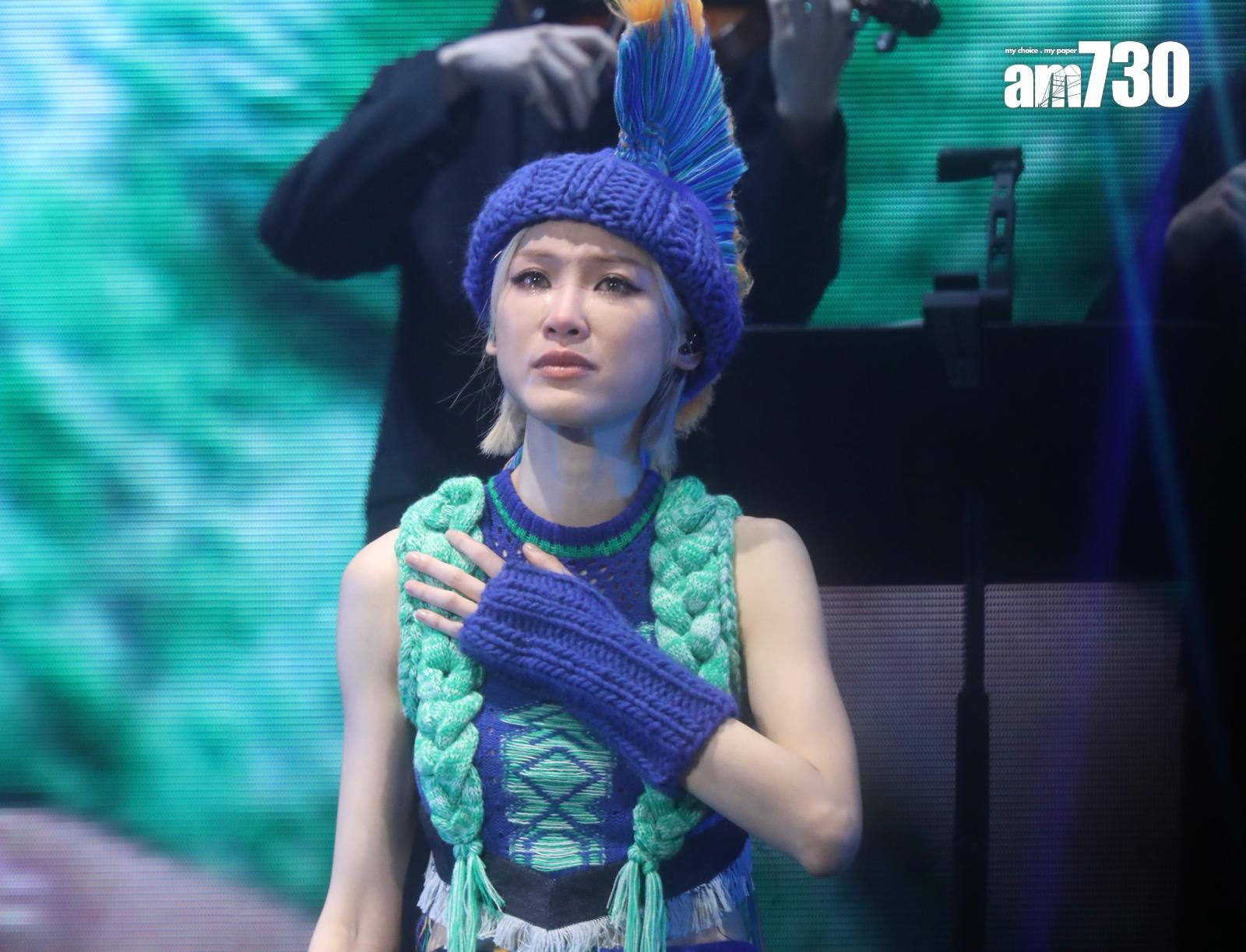 陳蕾於尾場演唱會感觸分享,哭成淚人。(蘇文傑攝)