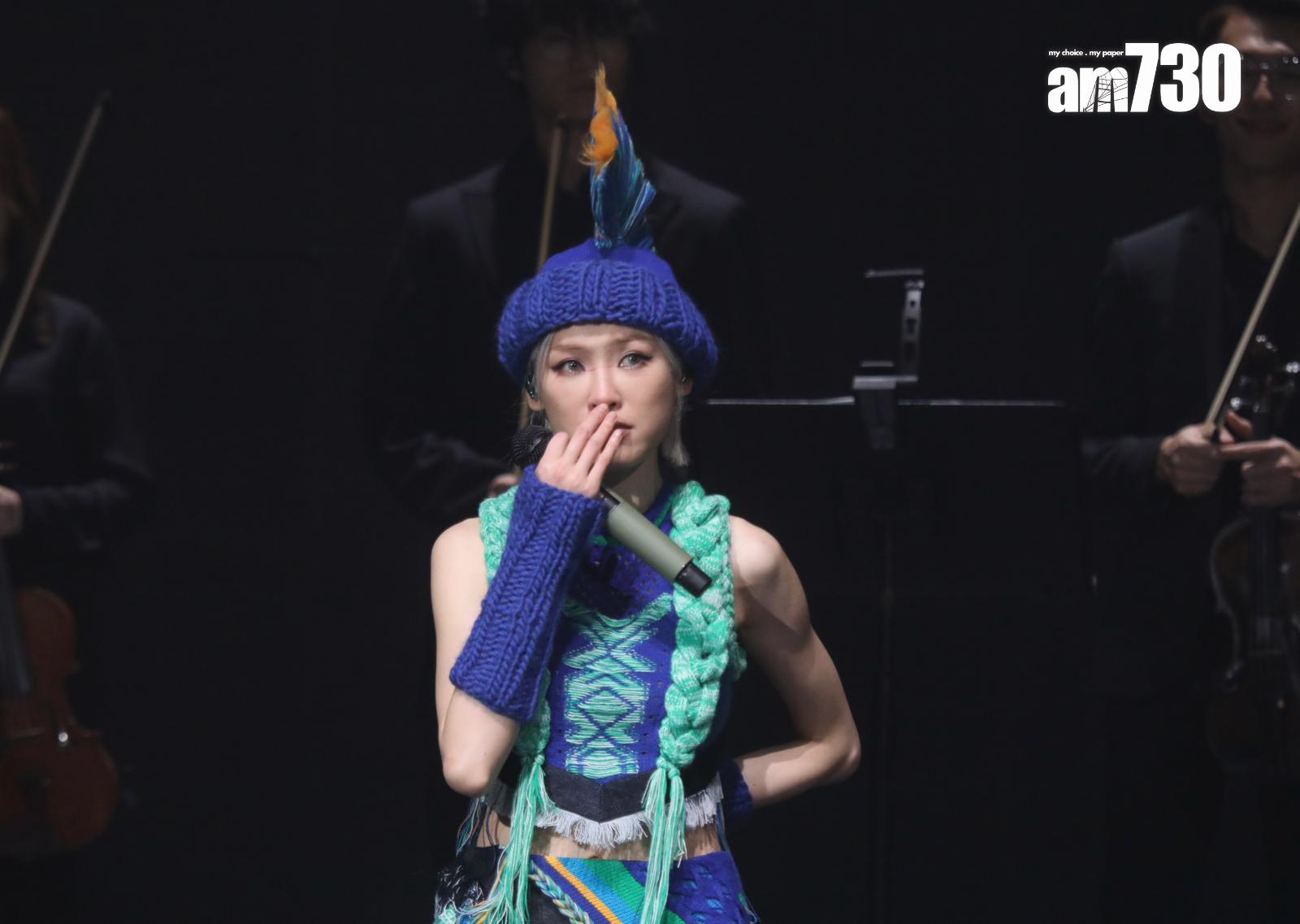 陳蕾於尾場演唱會感觸分享,哭成淚人。(蘇文傑攝)