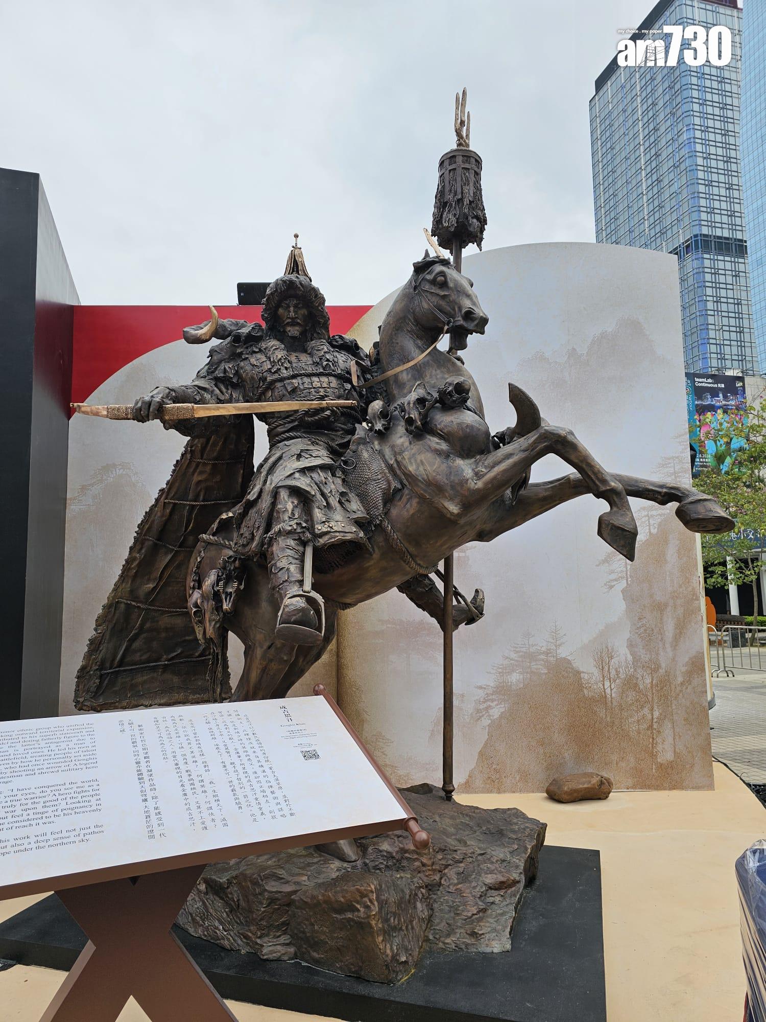 金庸百年誕辰展開幕 愛丁堡廣場展出10尊筆下武俠人物雕塑(本報記者攝)