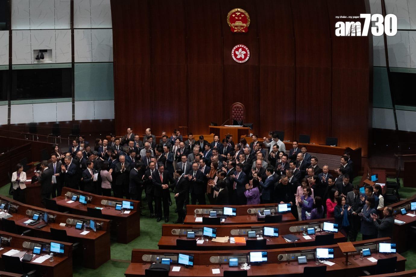 李家超與全體官員及議員合照。(林靄怡攝)