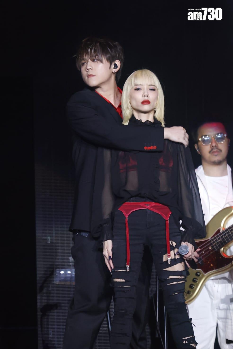 姜濤與方皓玟在《Blueprint of Memories, by Edward Chan》中,合唱《Dummy》。(林俊源攝)