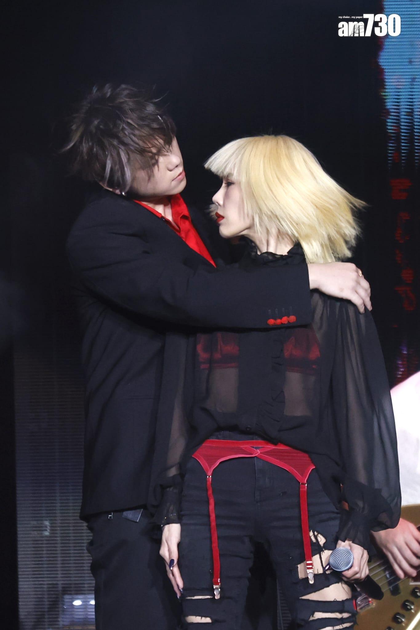 姜濤與方皓玟在《Blueprint of Memories, by Edward Chan》中,合唱《Dummy》。(林俊源攝)