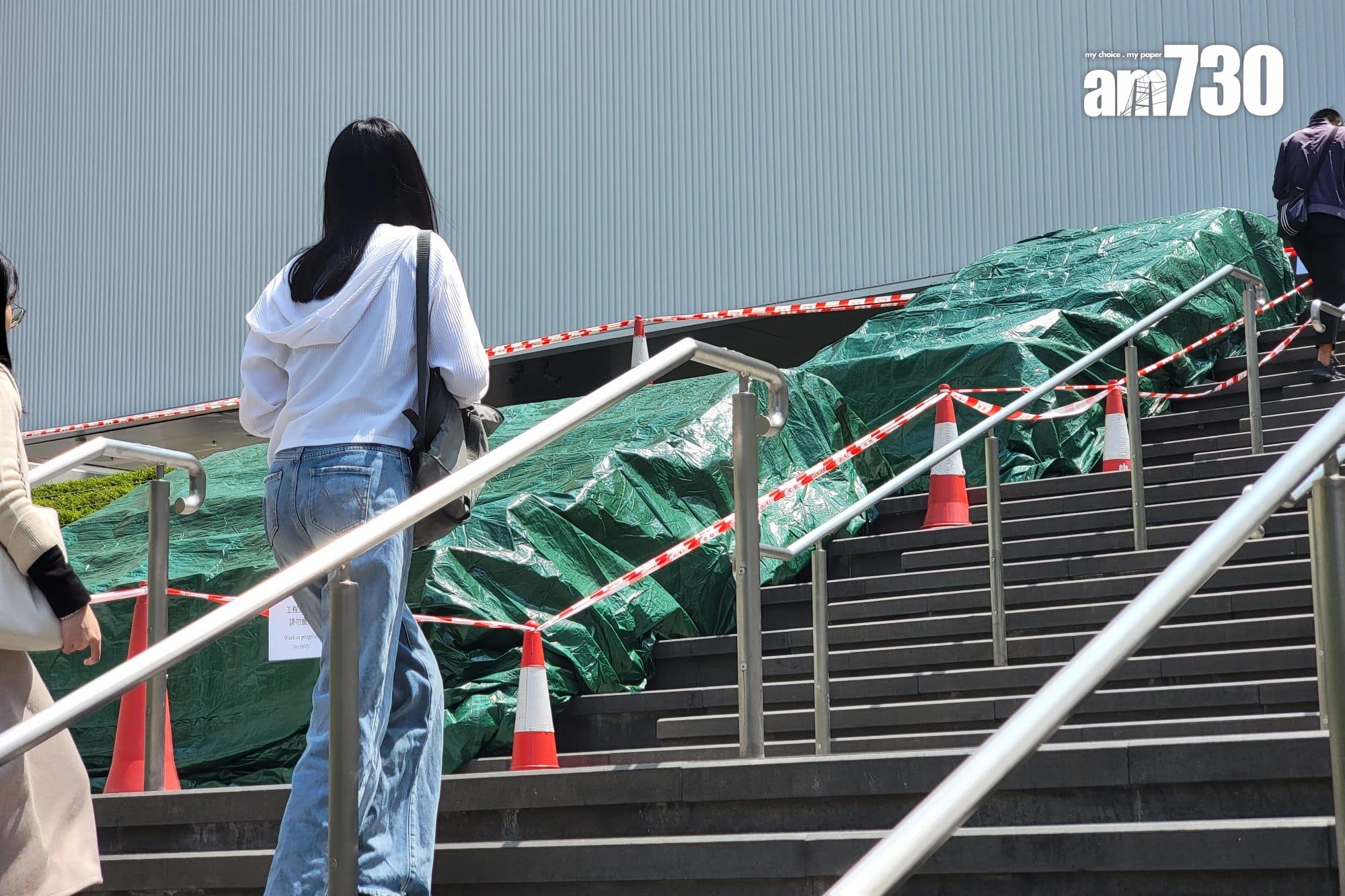 東九文化中心「白花海」圍封。(林俊源攝)